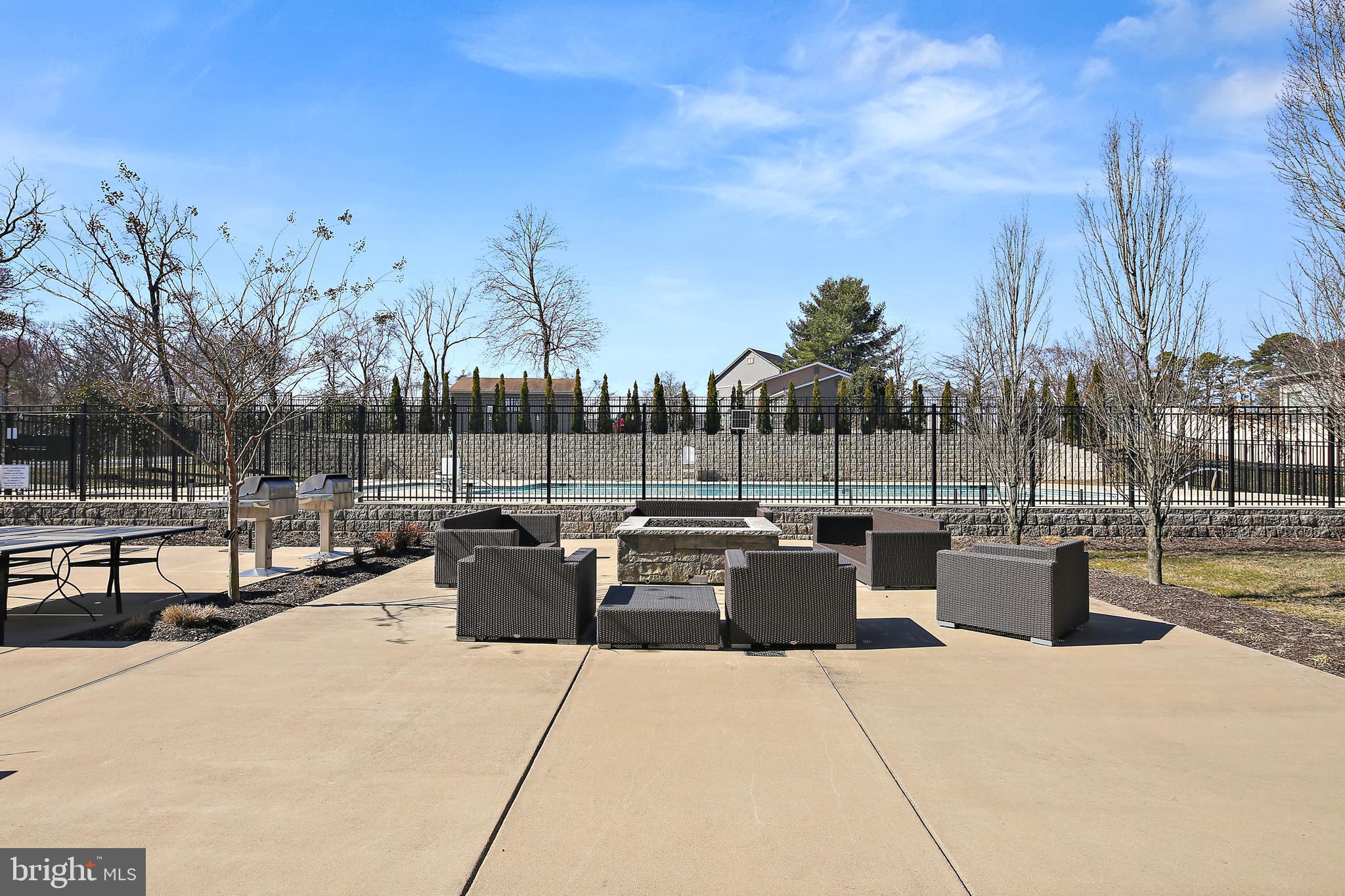 PONDVIEW - Residential