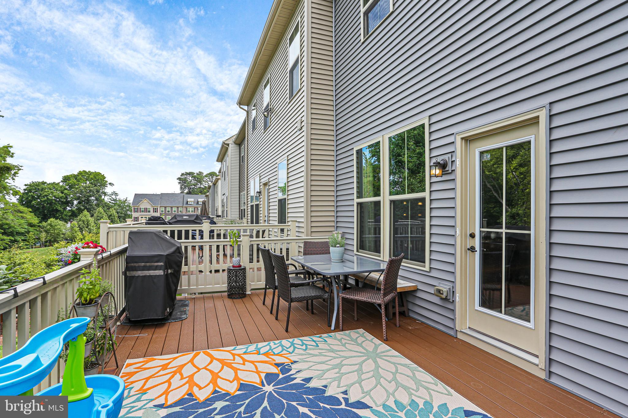 PONDVIEW - Residential