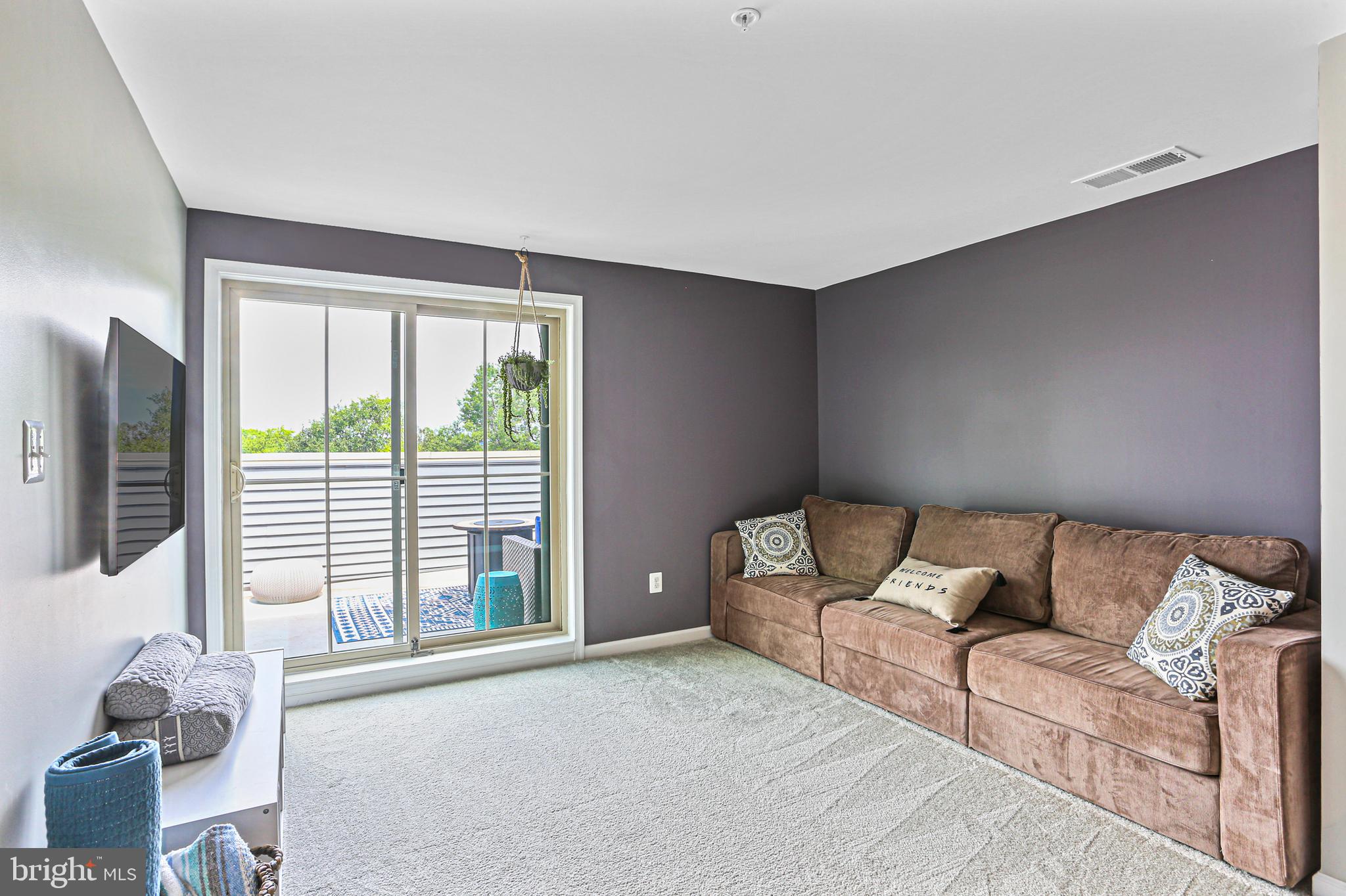 PONDVIEW - Residential