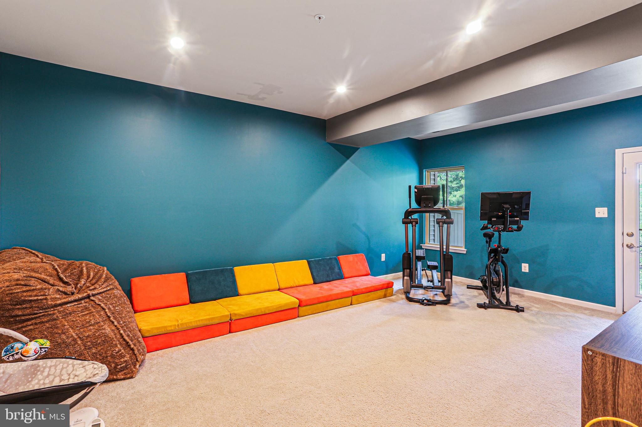 PONDVIEW - Residential