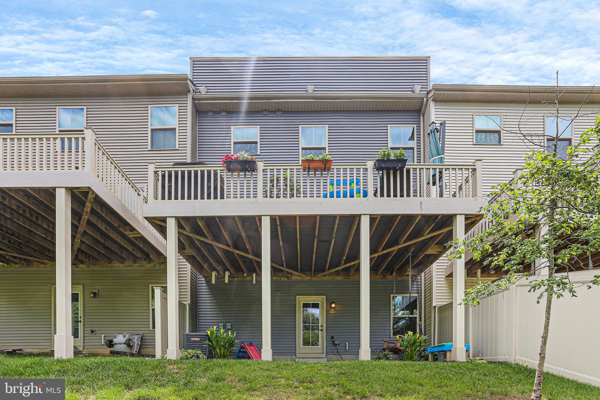 PONDVIEW - Residential