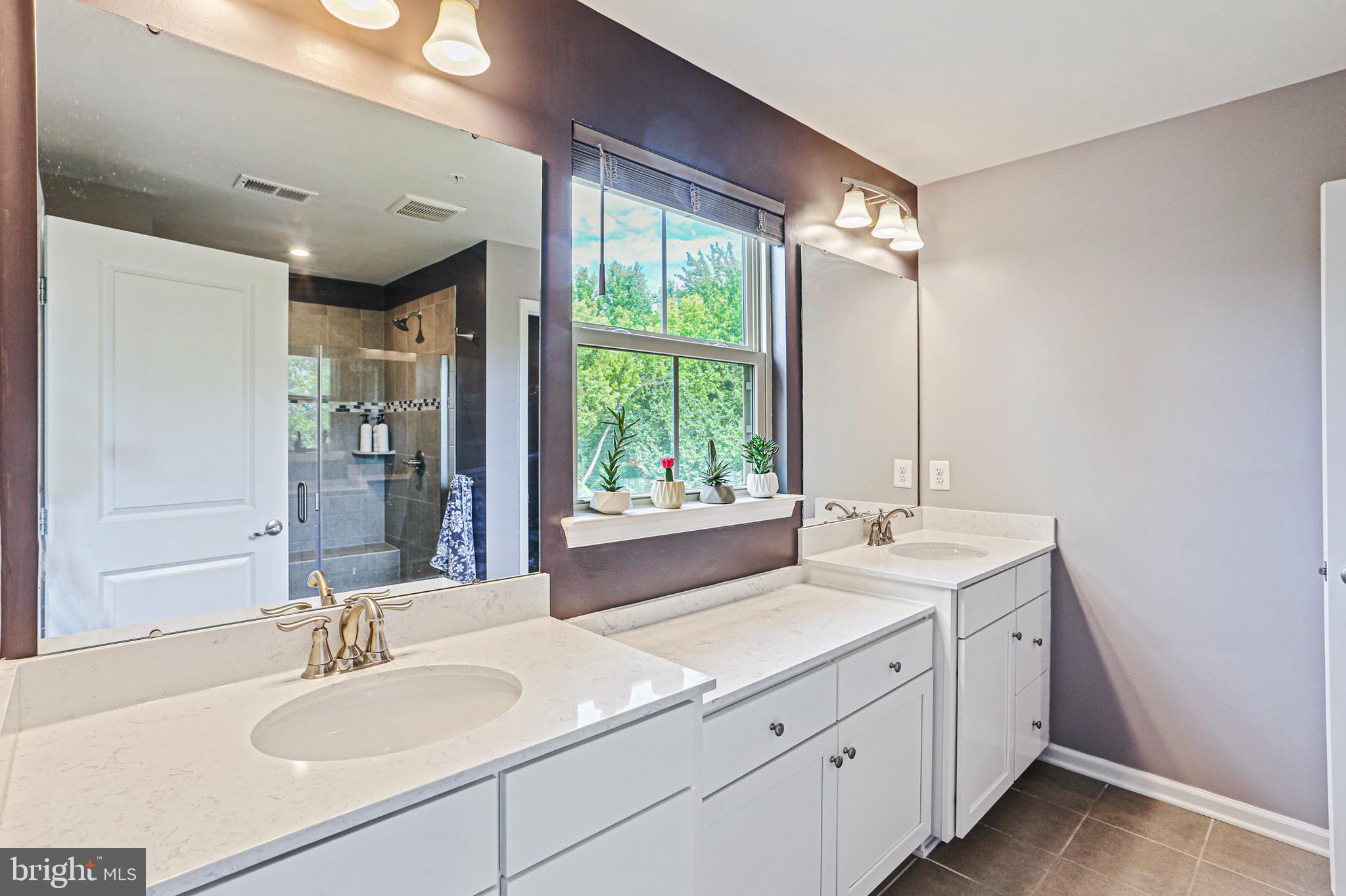 PONDVIEW - Residential