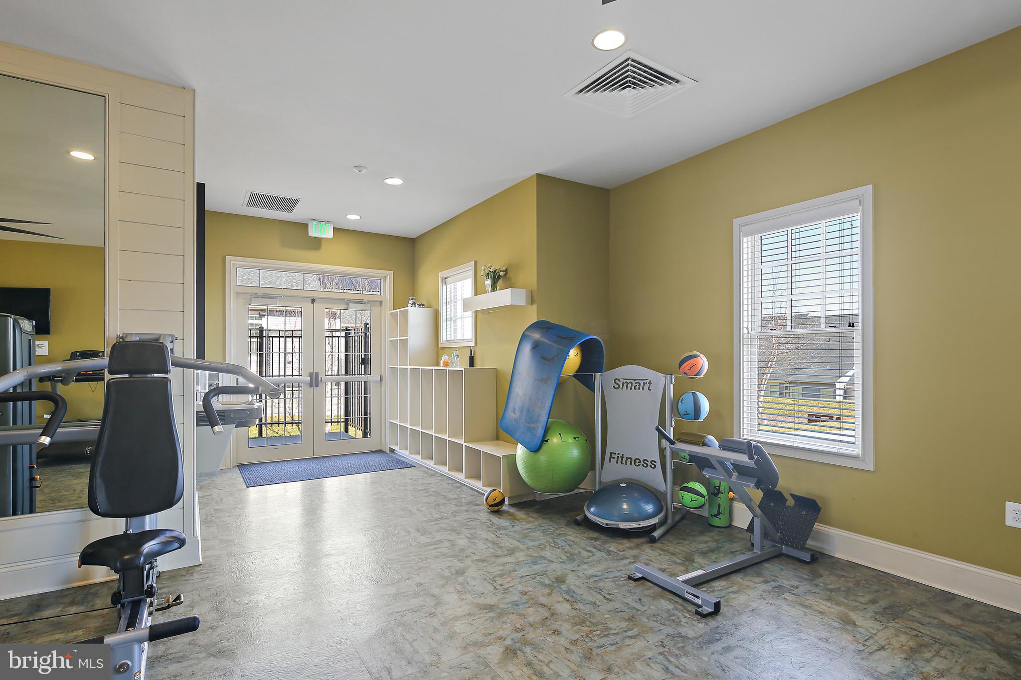 PONDVIEW - Residential