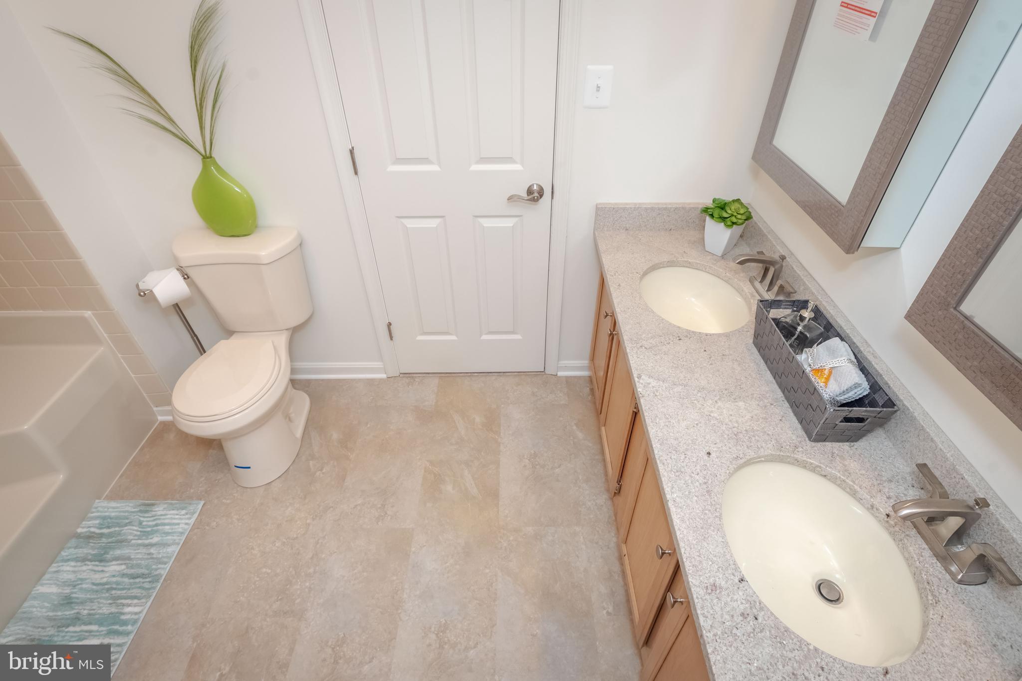 CONSTANT FRIENDSHIP - Residential