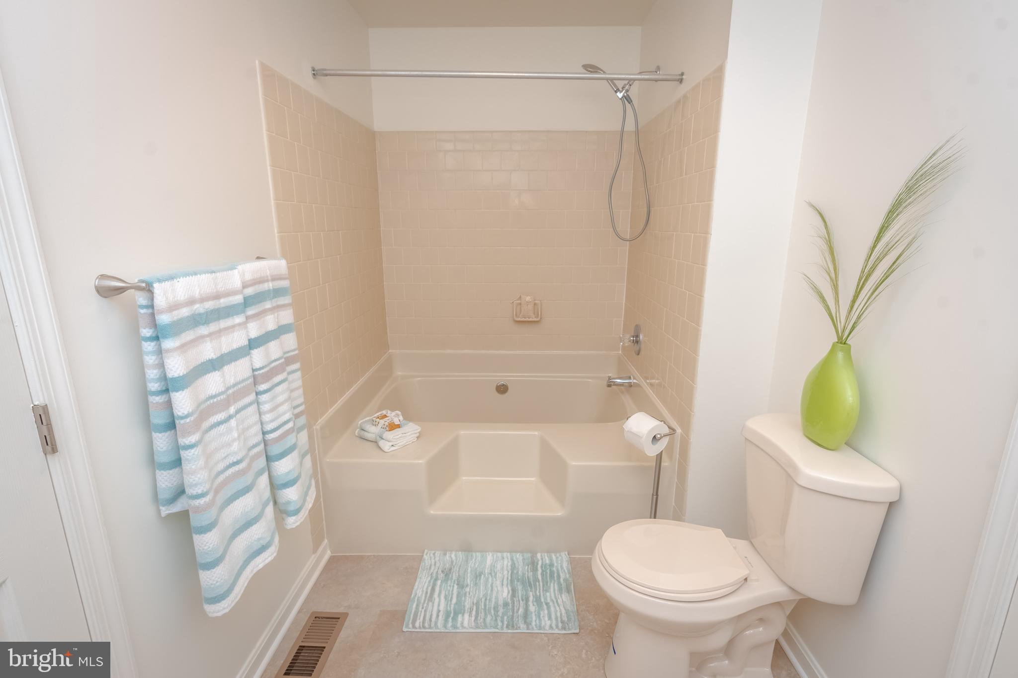 CONSTANT FRIENDSHIP - Residential