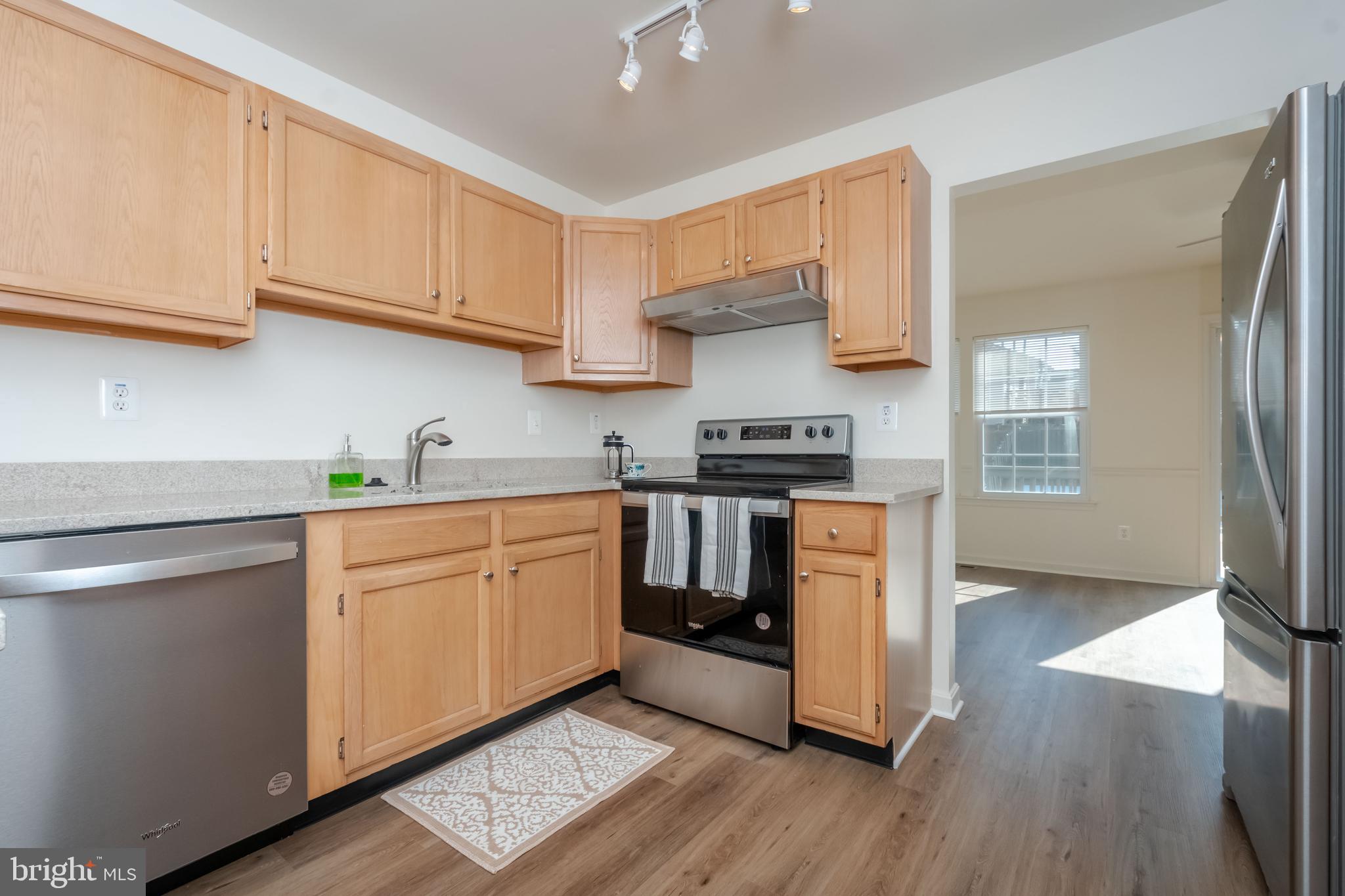 CONSTANT FRIENDSHIP - Residential