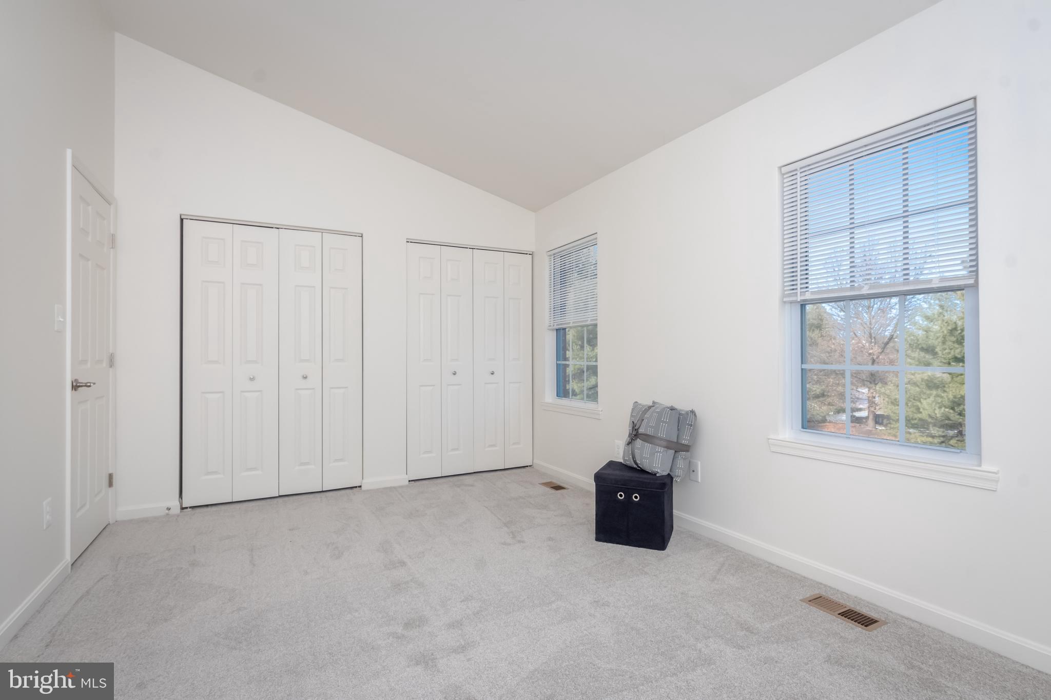 CONSTANT FRIENDSHIP - Residential