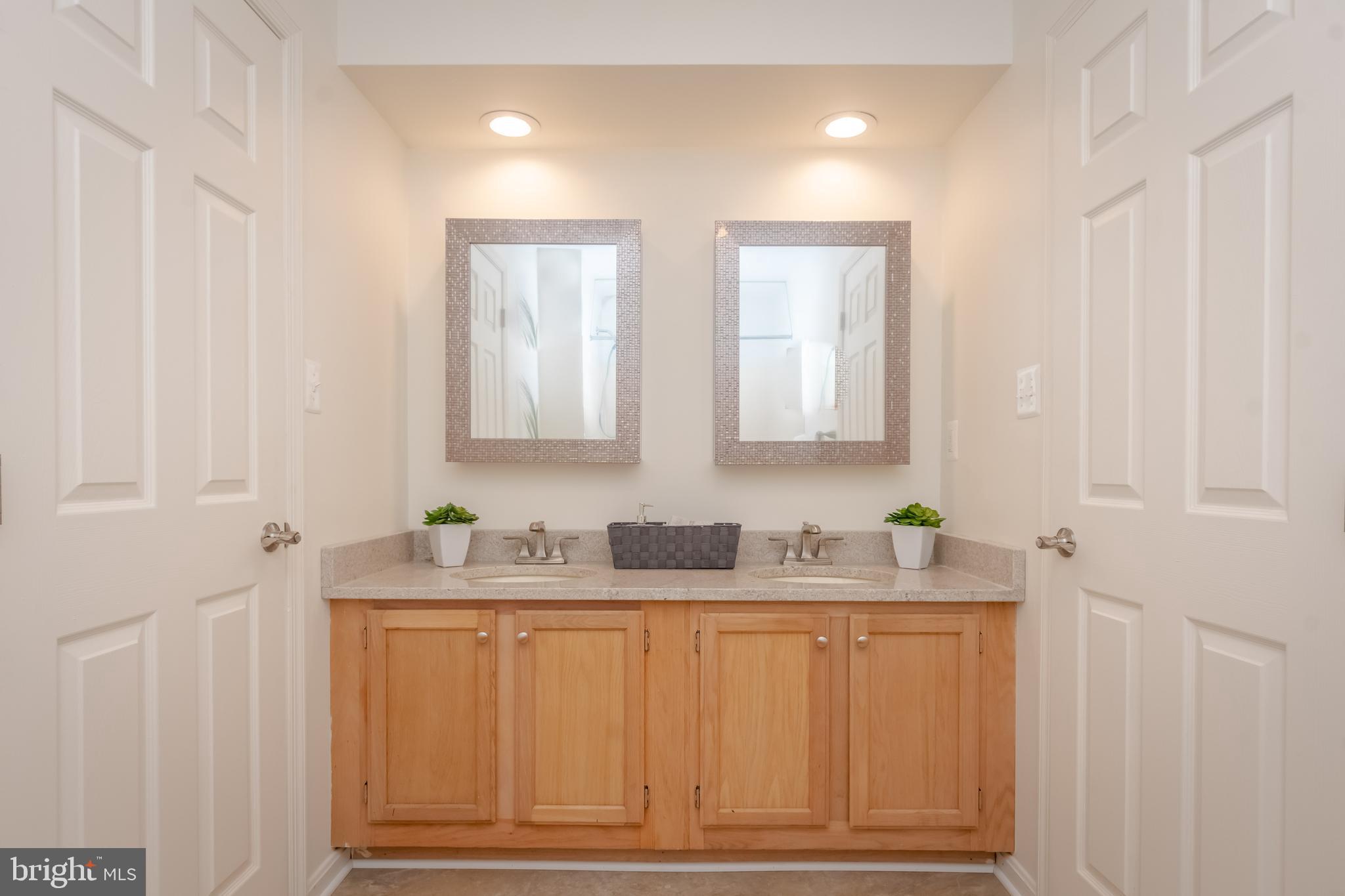 CONSTANT FRIENDSHIP - Residential