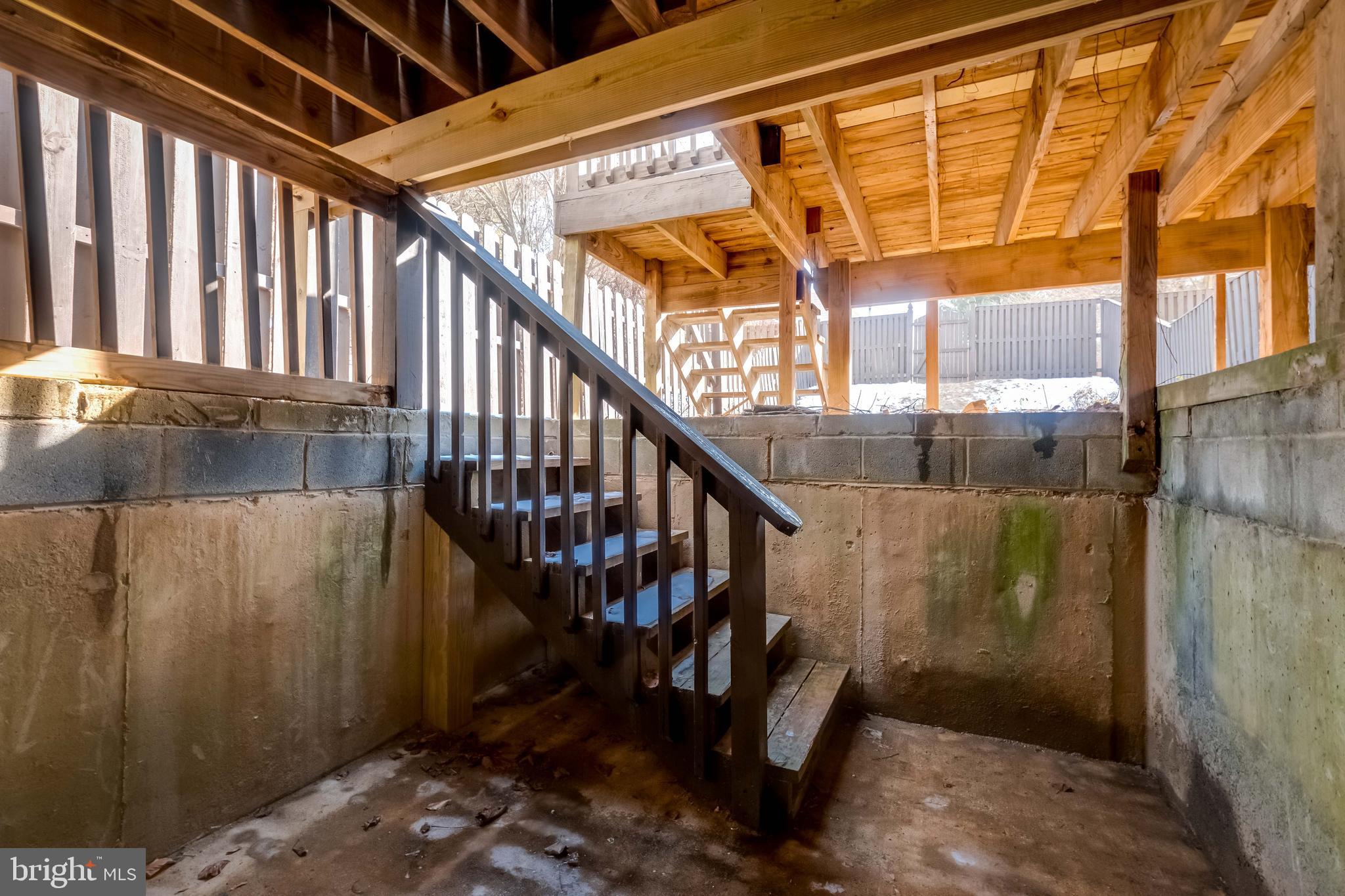 CONSTANT FRIENDSHIP - Residential