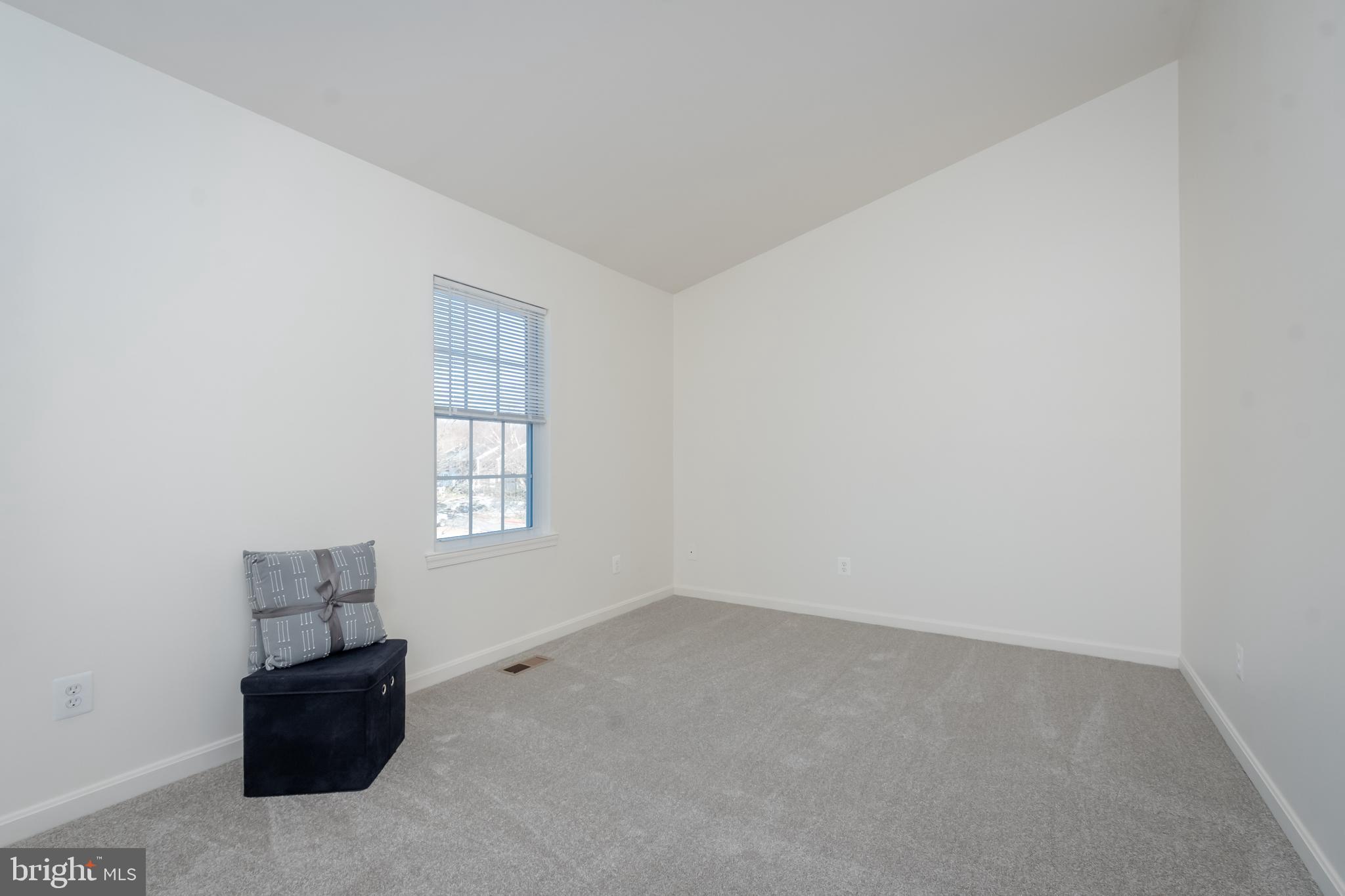 CONSTANT FRIENDSHIP - Residential