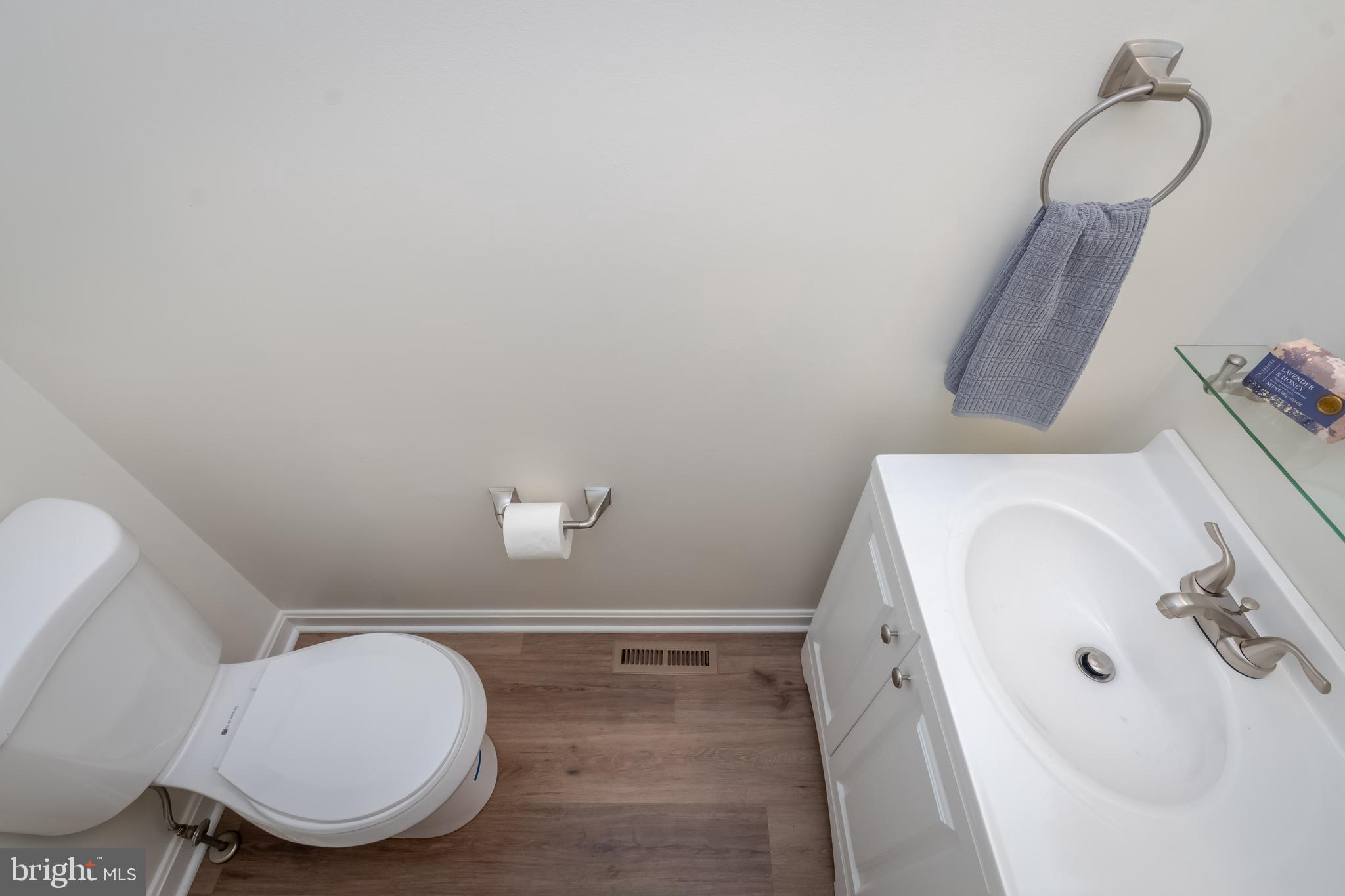 CONSTANT FRIENDSHIP - Residential