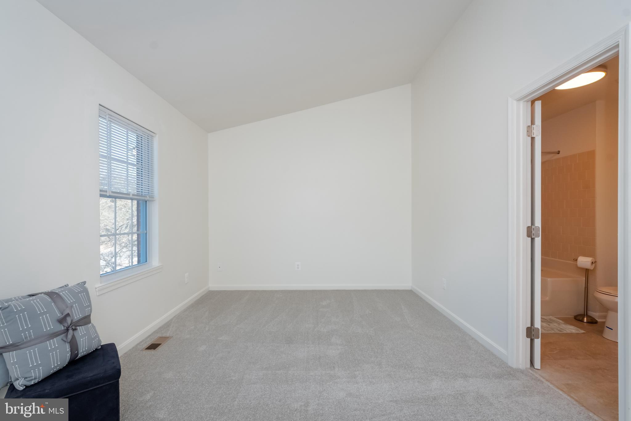 CONSTANT FRIENDSHIP - Residential