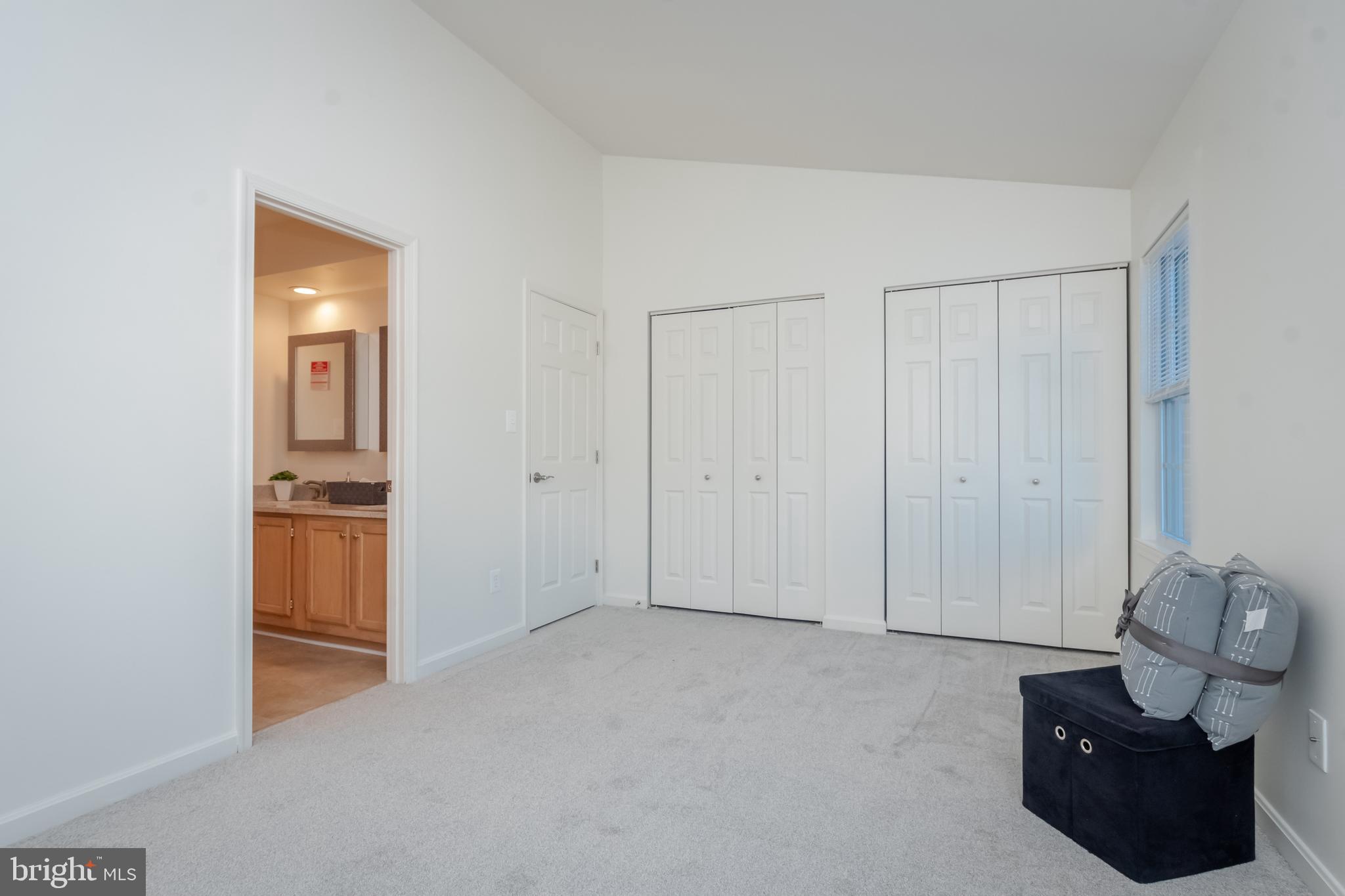 CONSTANT FRIENDSHIP - Residential