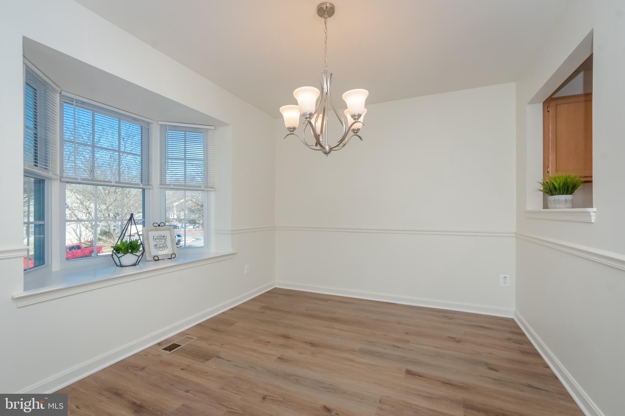 CONSTANT FRIENDSHIP - Residential