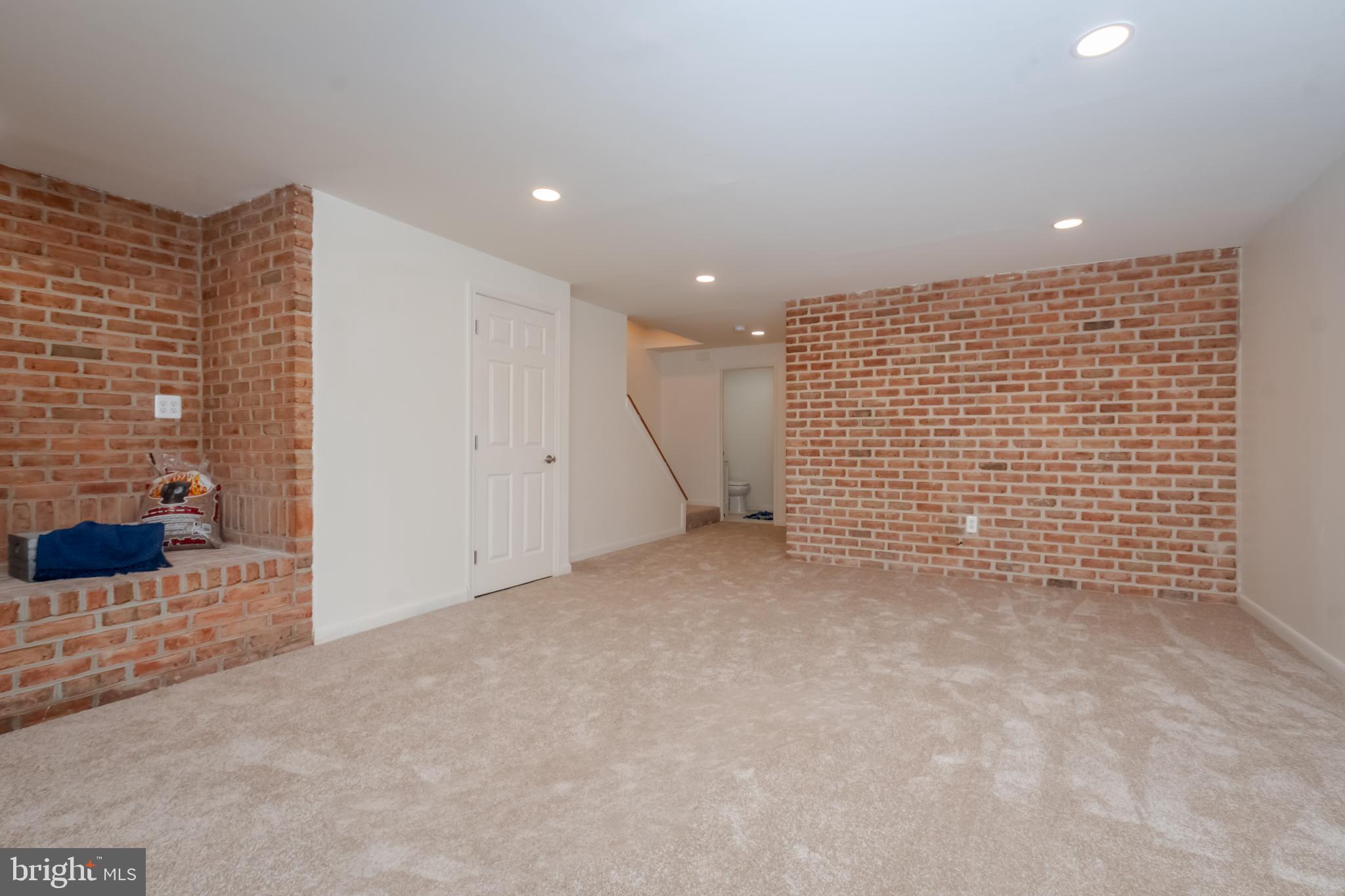 CONSTANT FRIENDSHIP - Residential