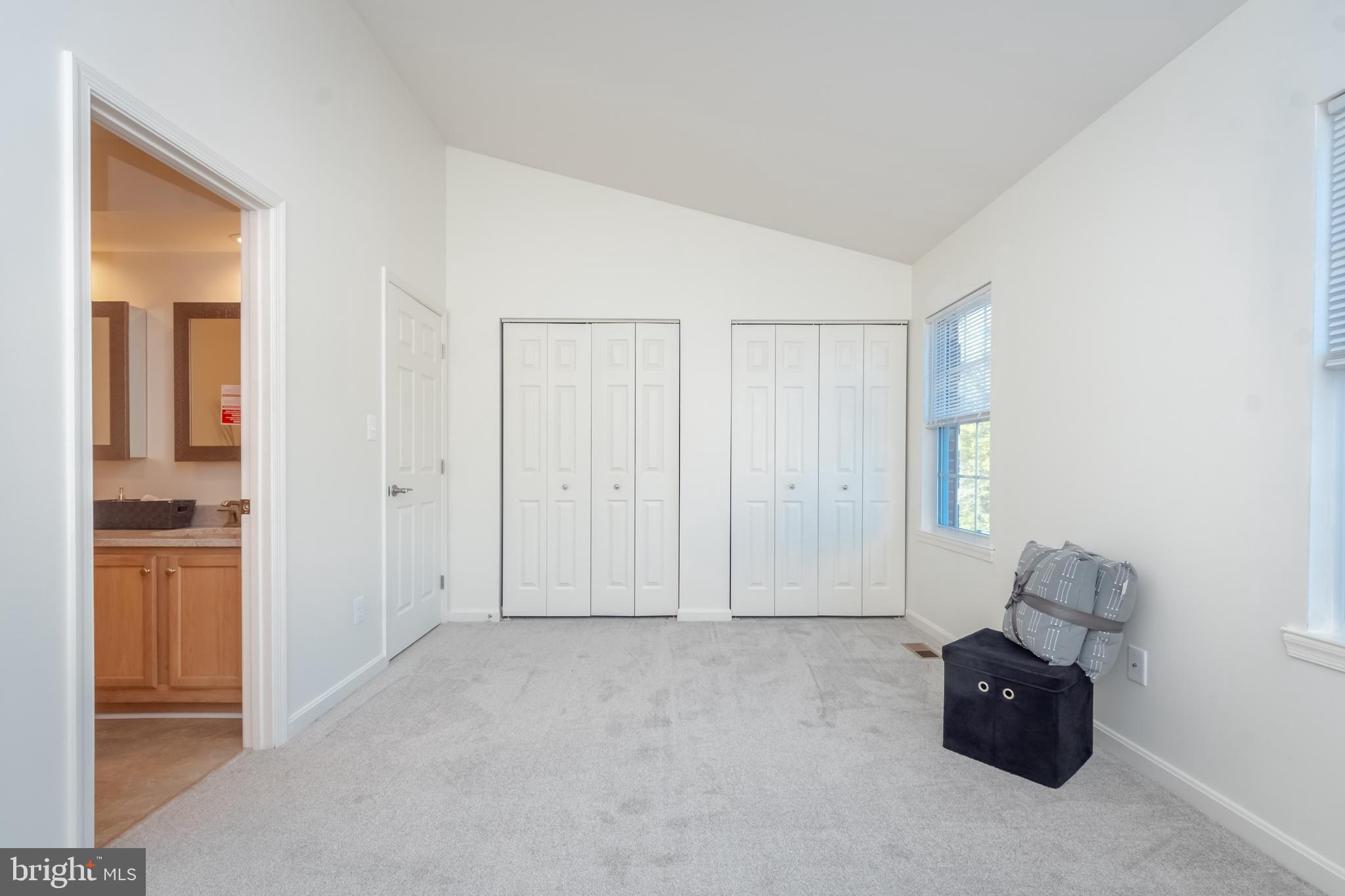 CONSTANT FRIENDSHIP - Residential