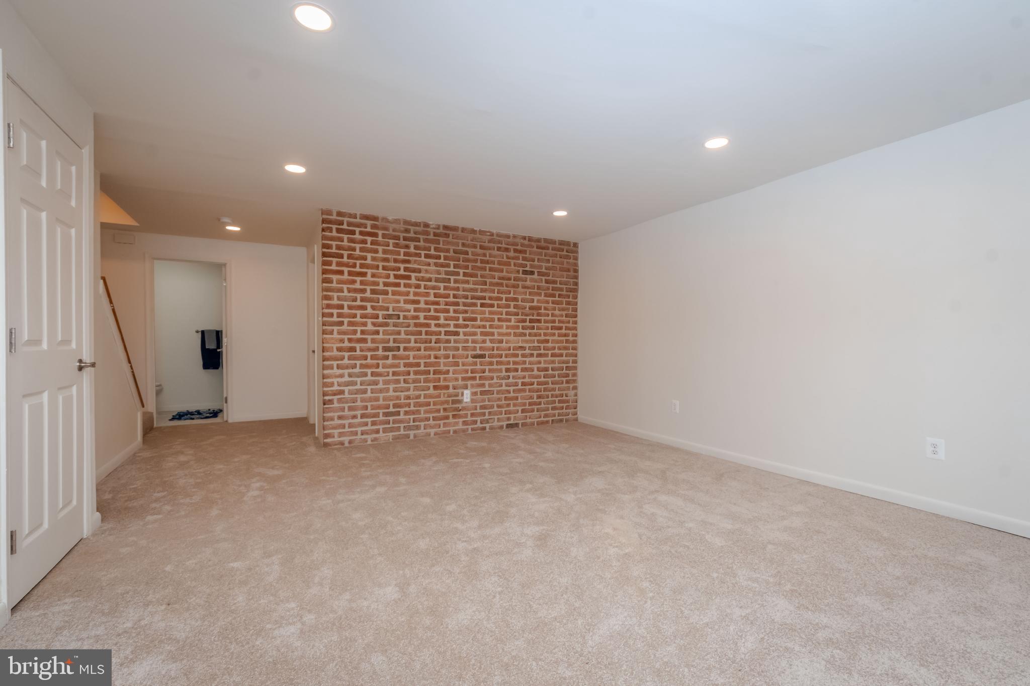 CONSTANT FRIENDSHIP - Residential