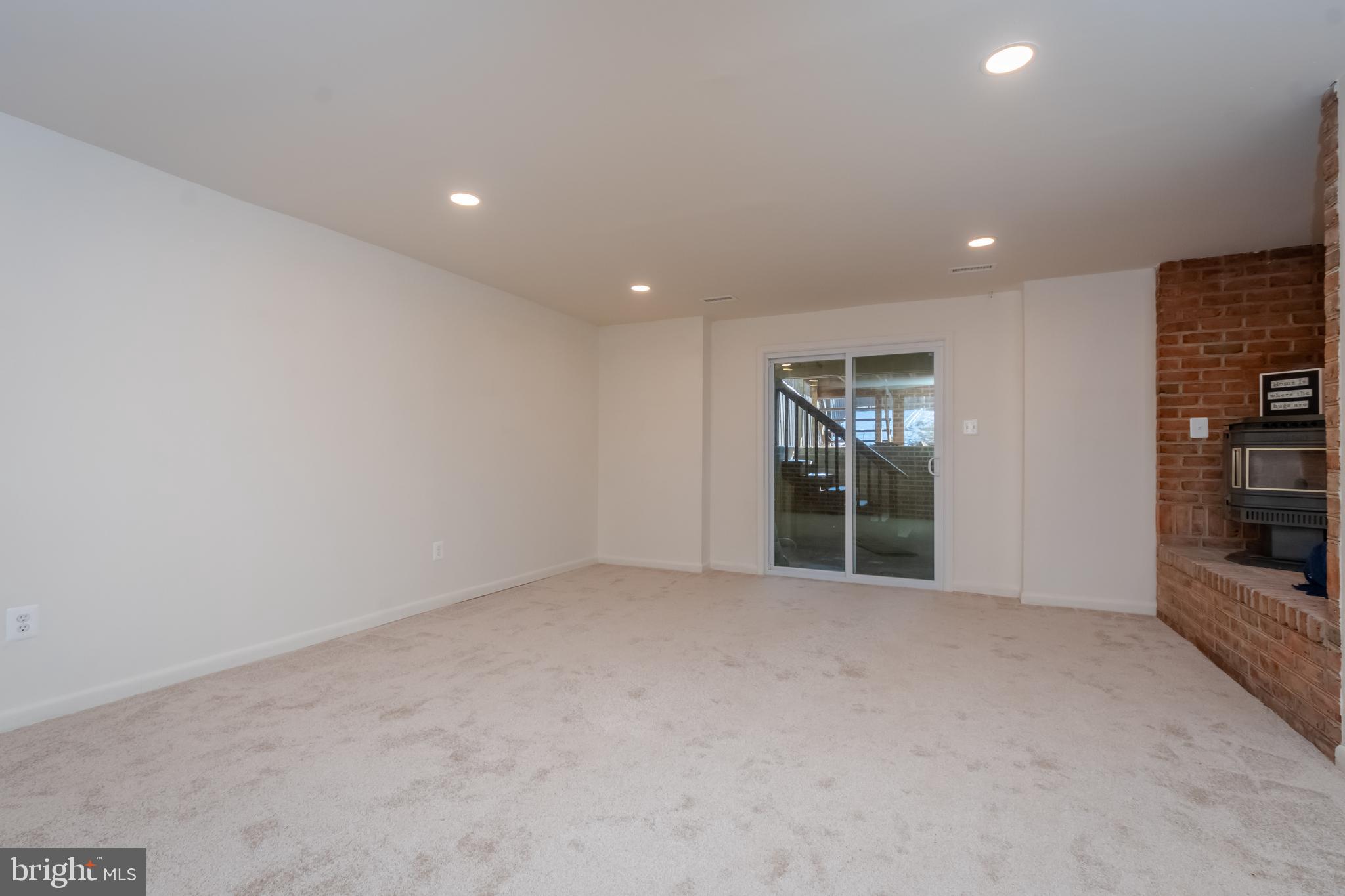 CONSTANT FRIENDSHIP - Residential