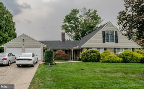 11 FIELDSTONE ROAD LEVITTOWN PA 19056