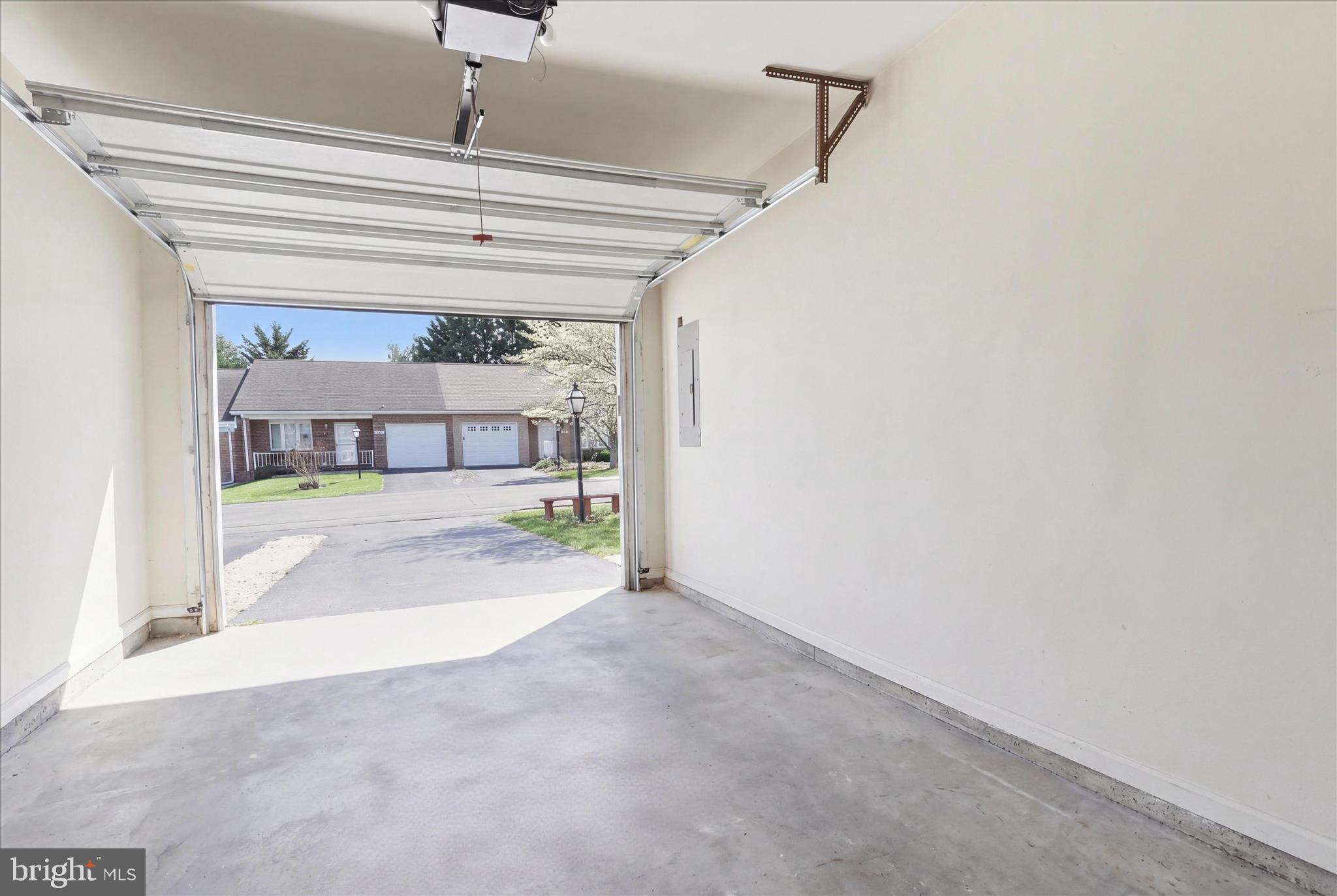 TOWNE OAK VILLAGE - Residential