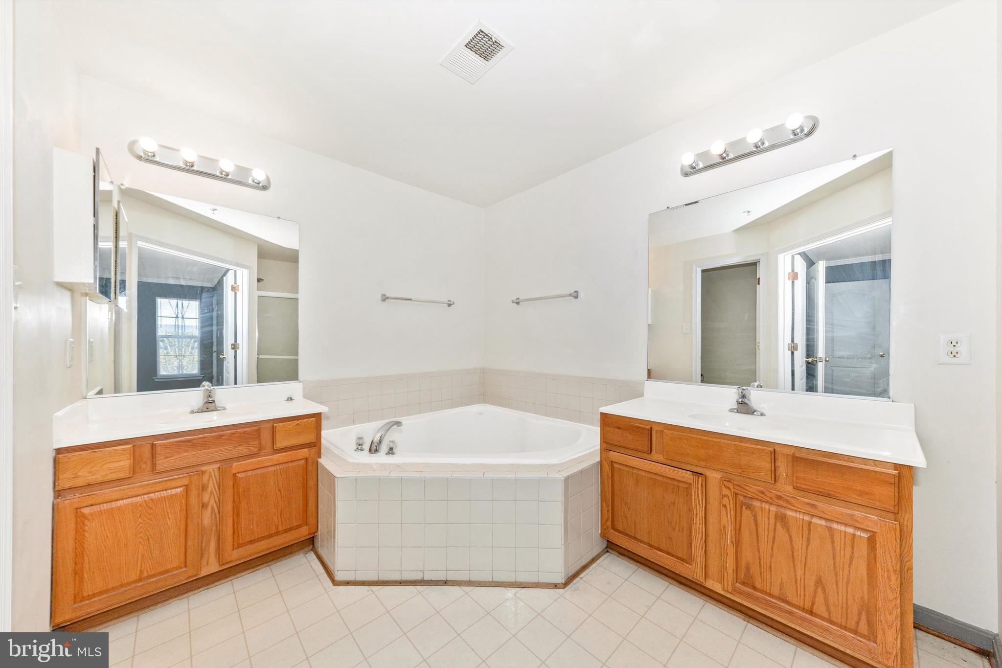 KENSINGTON VILLAS - Residential