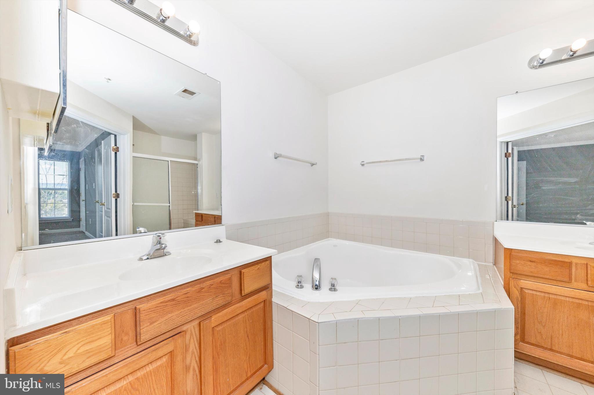 KENSINGTON VILLAS - Residential