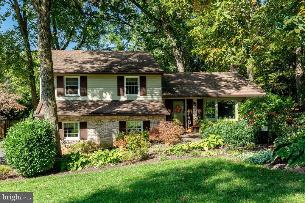 Photo of 2364 Henbird Lane, Lancaster, PA 17601 (MLS # PALA2042136)