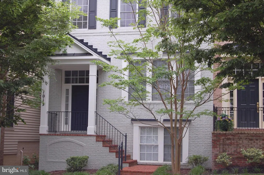 1012 Grand Champion Drive, Rockville, MD 20850