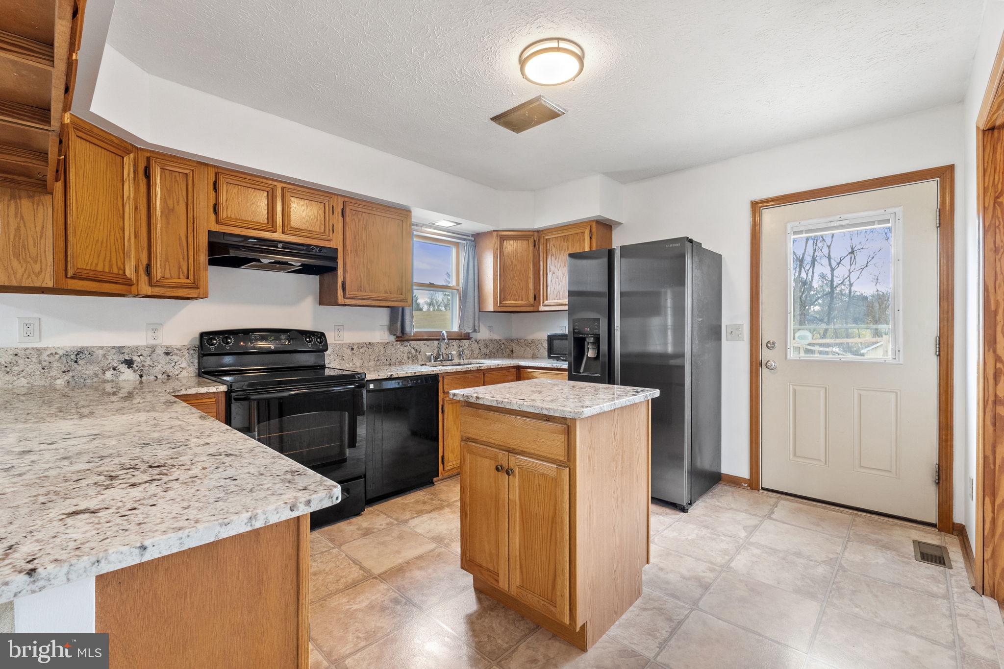 PEMBROKE GROVE - Residential