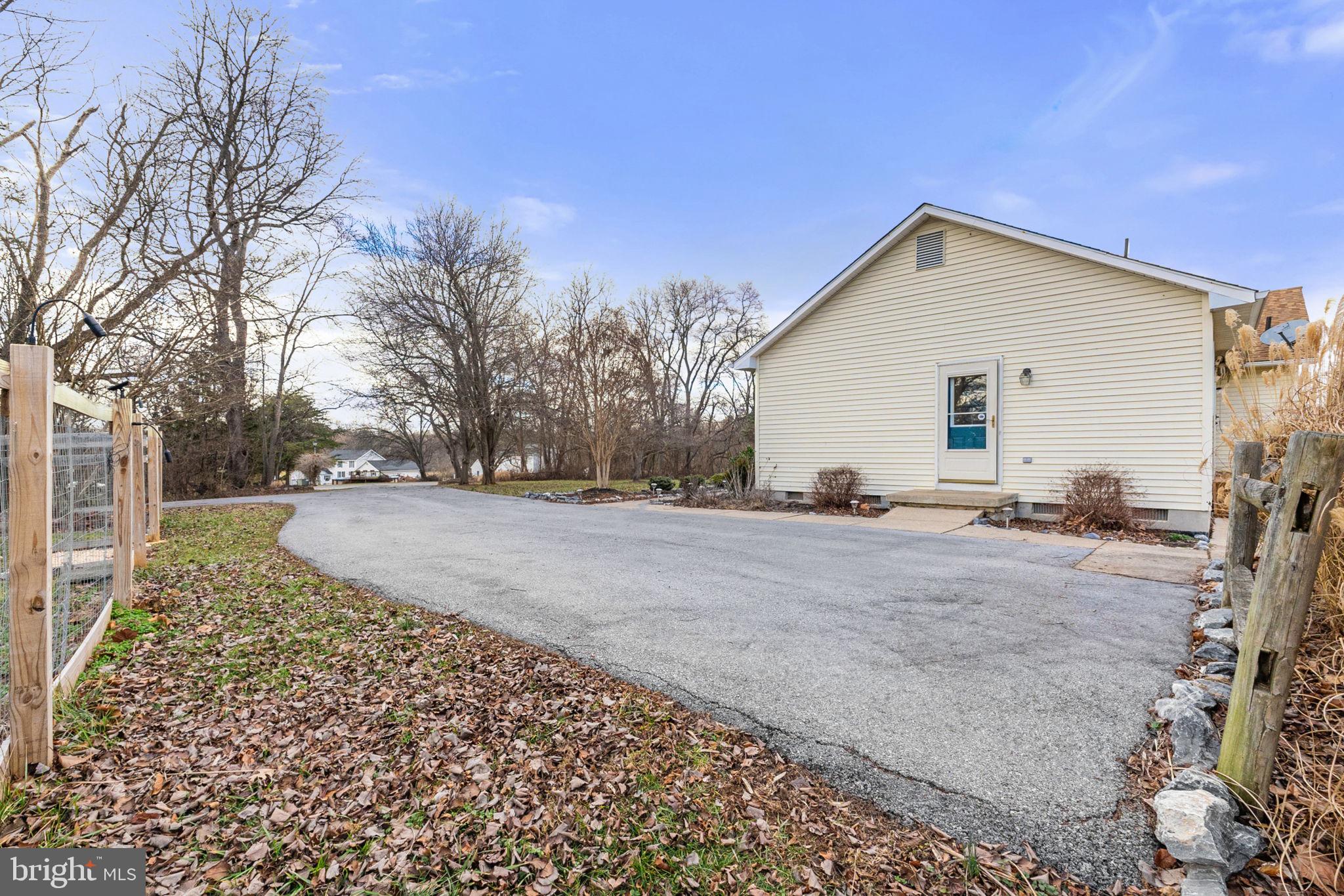 PEMBROKE GROVE - Residential