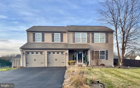 37 WALNUT DRIVE W BERNVILLE PA 19506