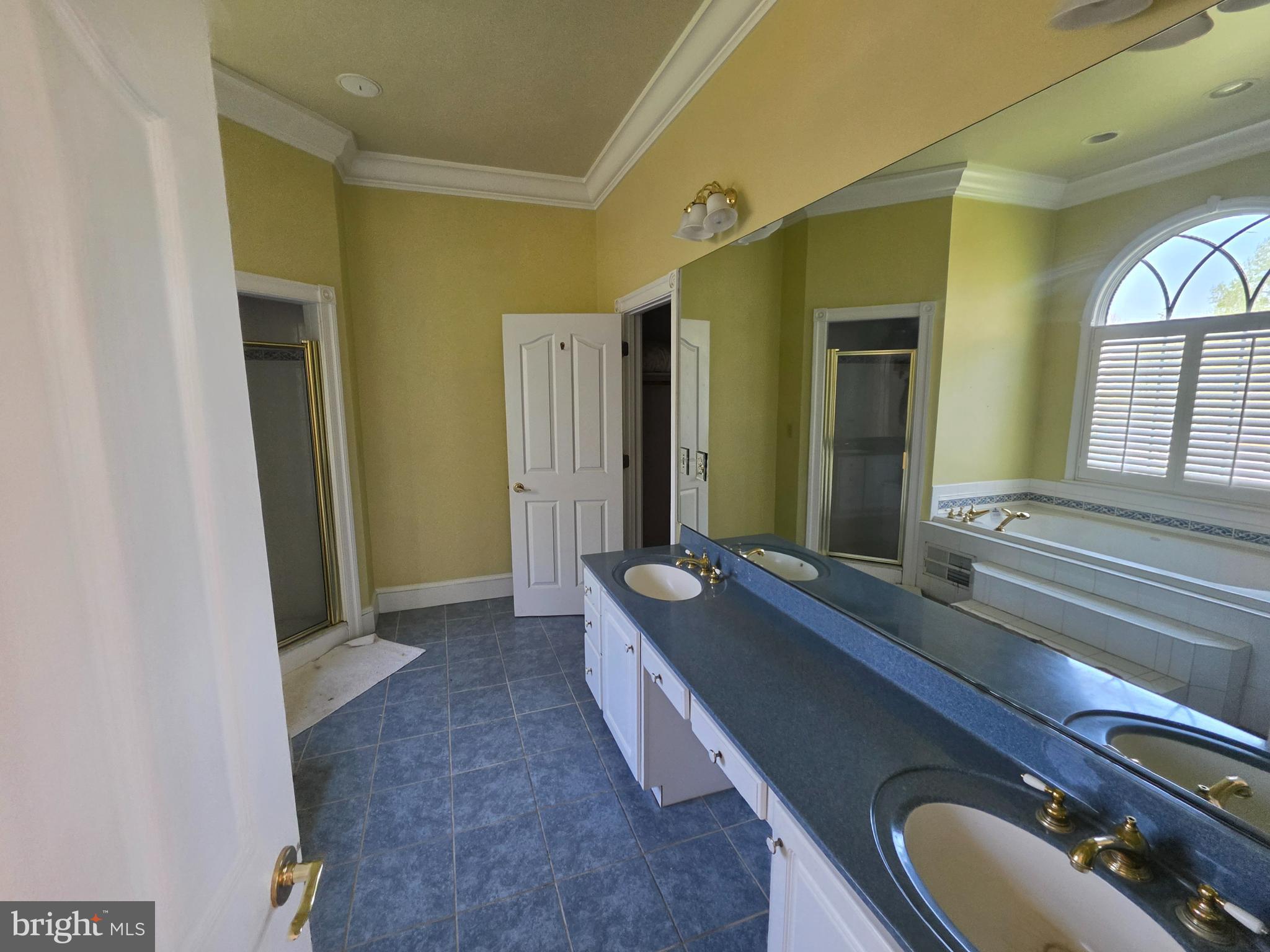 TWIN HILLS - Residential