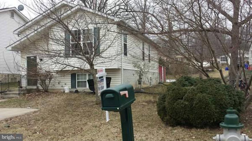 bright and open floor plan single family house, walking distance to College Park Campus with large backyard, 1 storage shed, Large kitchen, Separate Dining, high ceiling. Lower lever has separate entrance. Built in 1999. Great location.