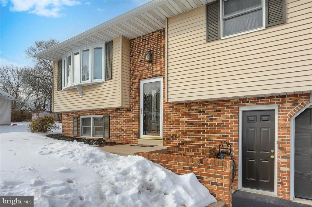 Photo of 35 Dogwood Circle, ELIZABETHTOWN, PA 17022 (MLS # PALA2082842)