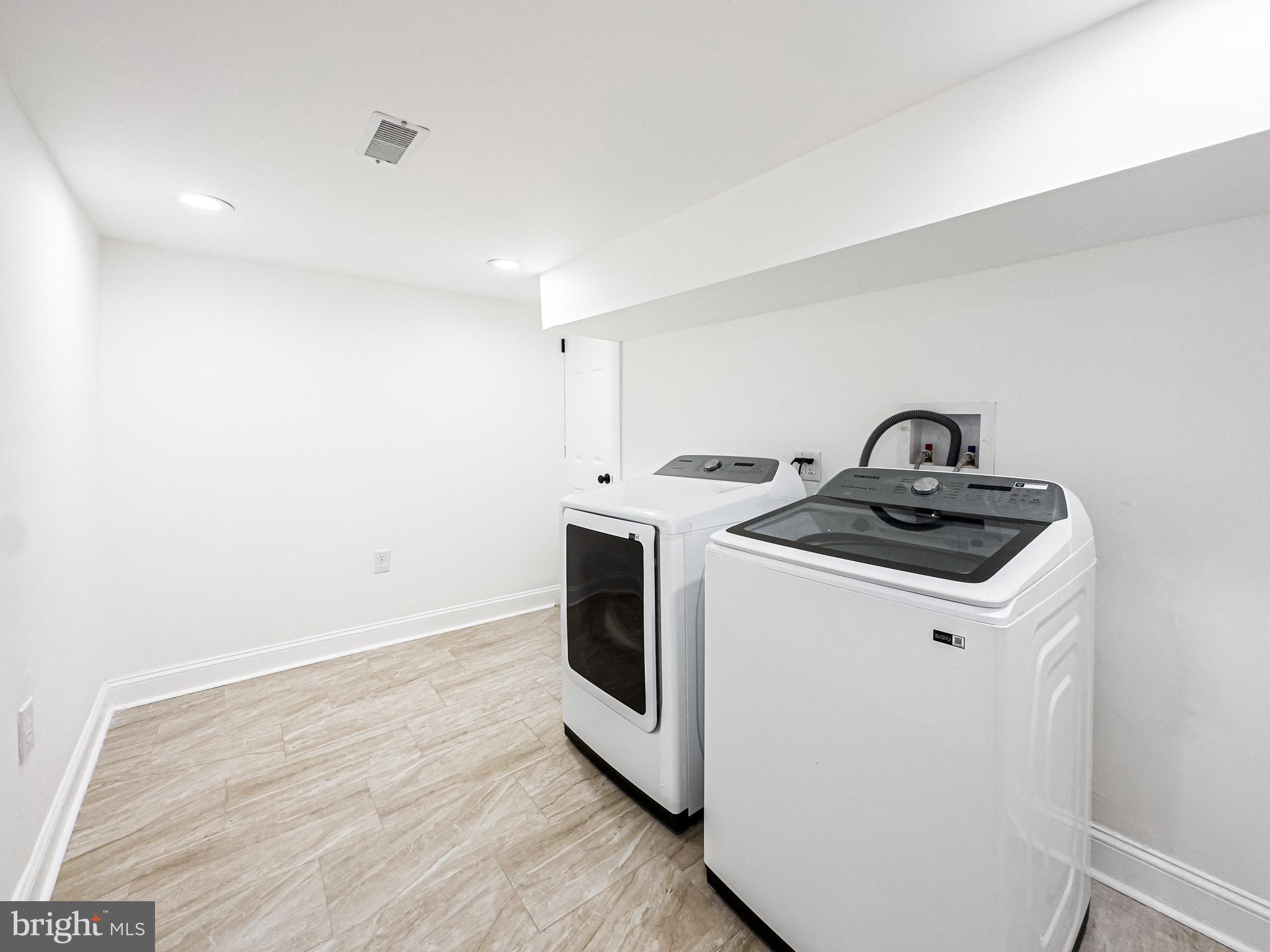 WALNUT HILL - Residential