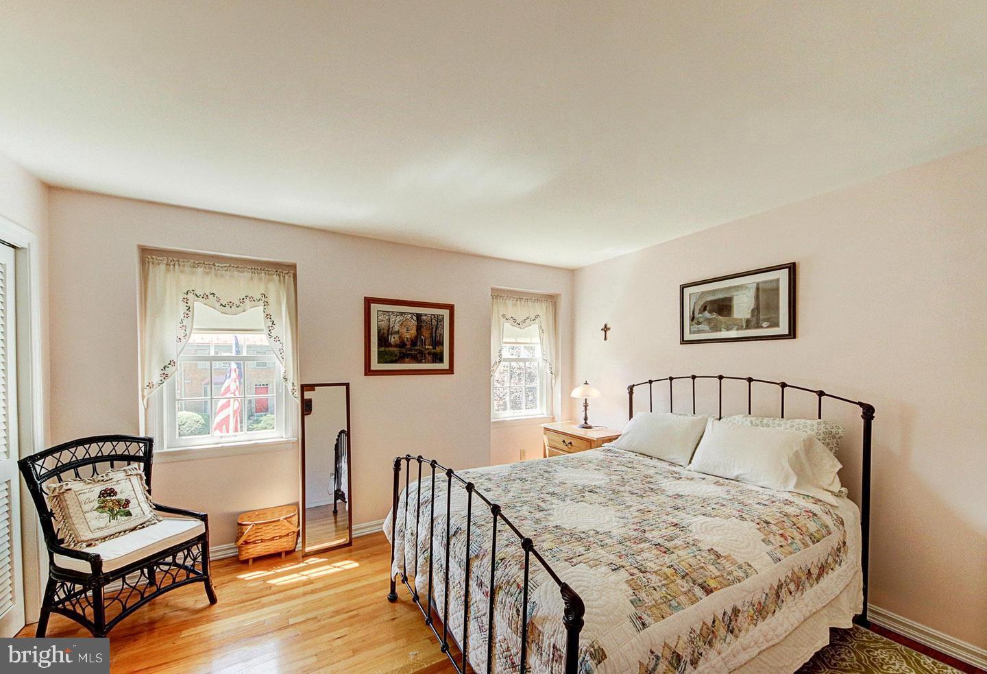 KINGS MANOR - Residential Lease