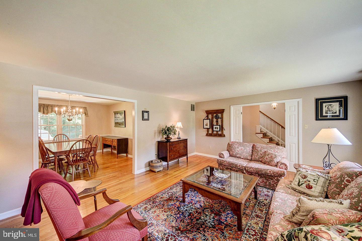 KINGS MANOR - Residential Lease