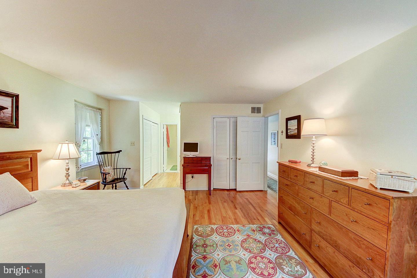 KINGS MANOR - Residential Lease