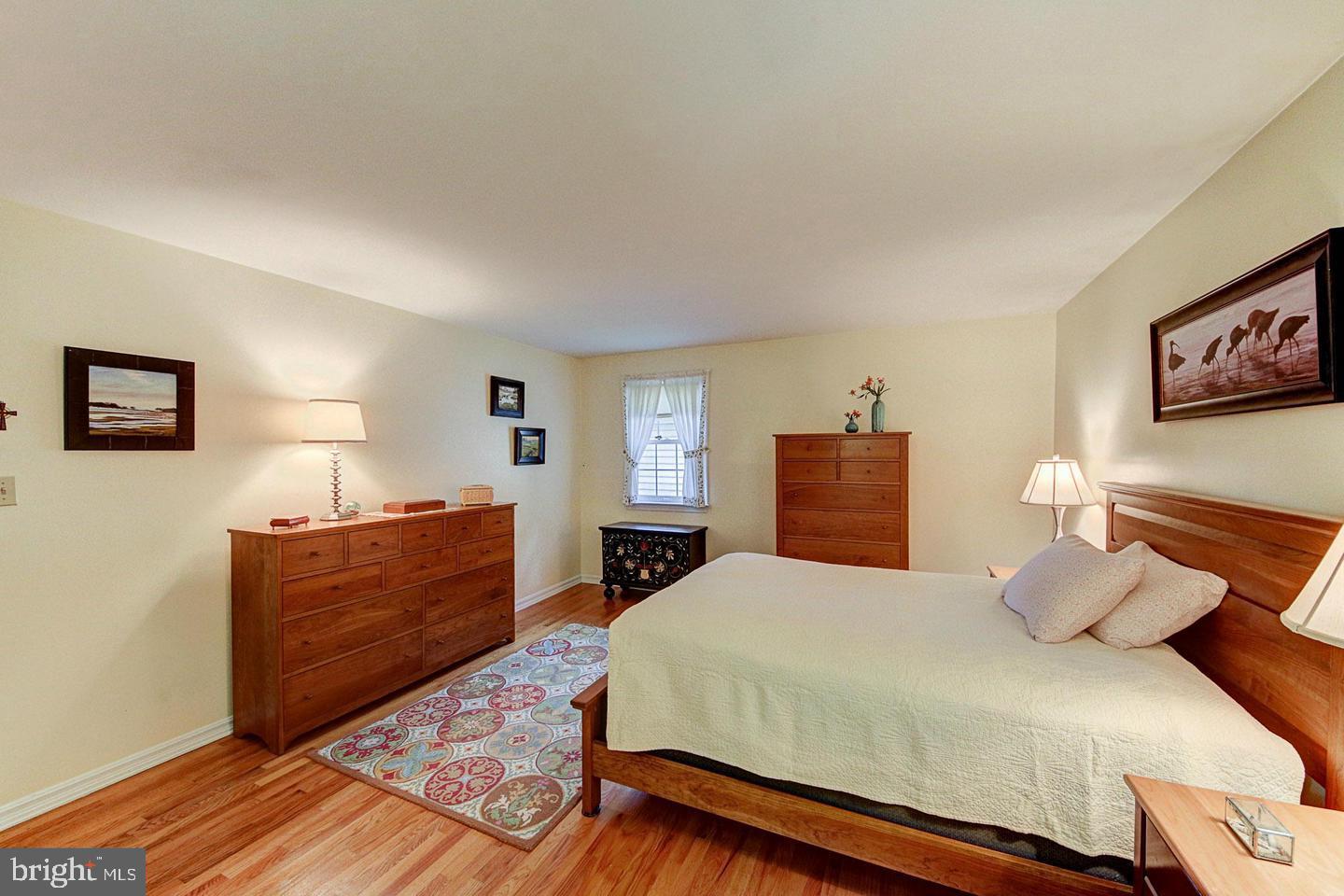 KINGS MANOR - Residential Lease