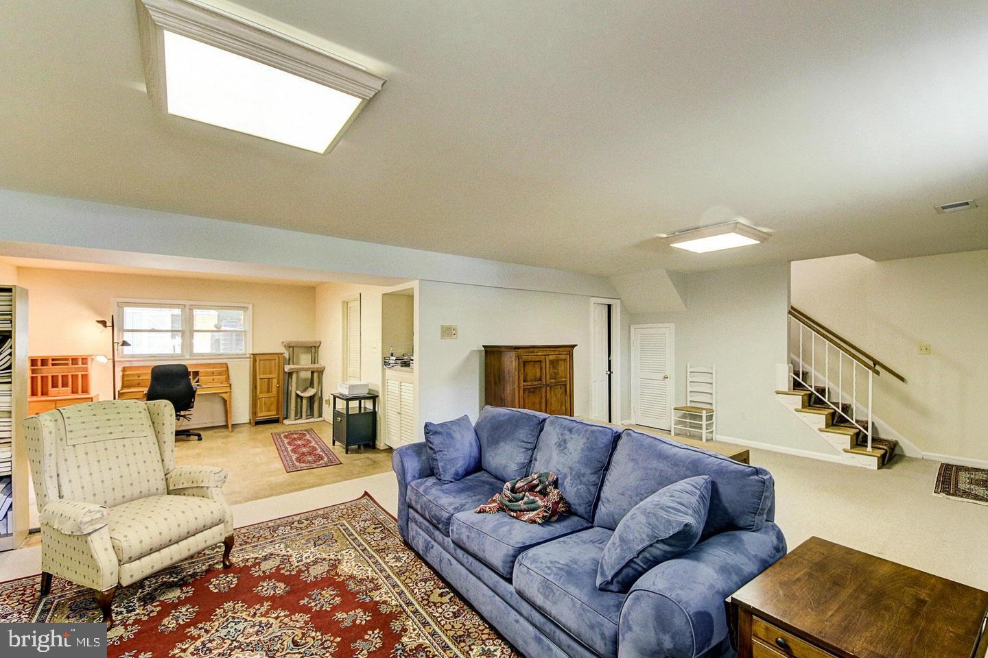 KINGS MANOR - Residential Lease