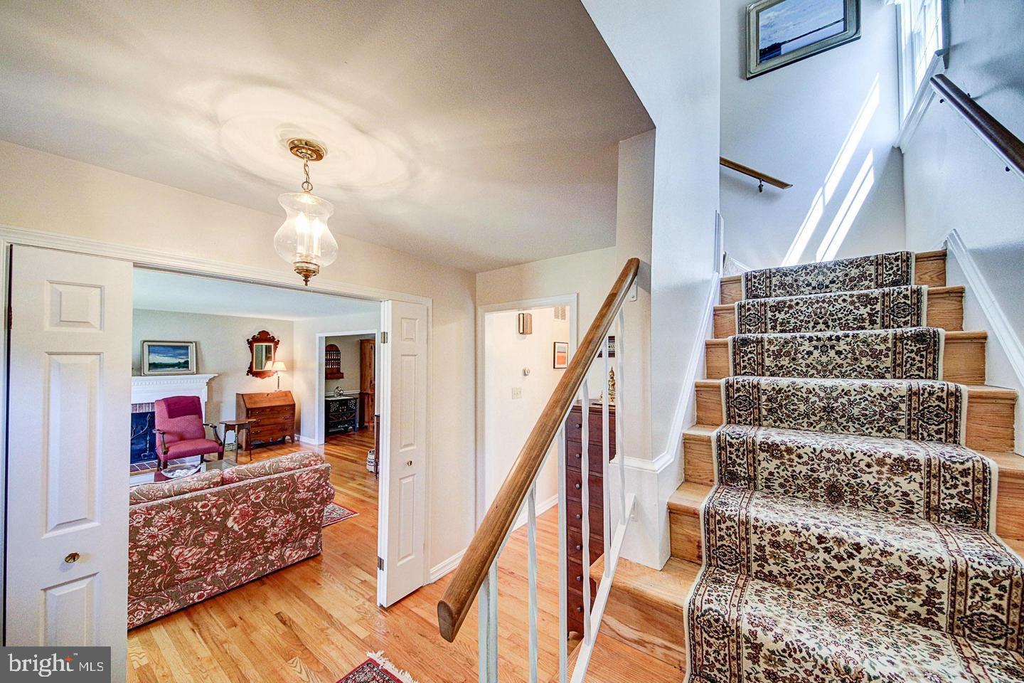 KINGS MANOR - Residential Lease