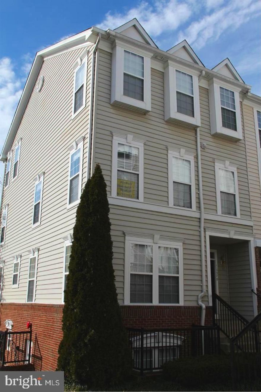 Discover the perfect blend of convenience and comfort in this Hanover End unit upper-level townhome condo. Featuring 3 bedrooms and 2.5 baths, this home offers serene private wooded views. The main level boasts beautiful hardwood floors, a cozy gas fireplace, and an abundance of natural light through numerous windows. The modern kitchen is equipped with stainless steel appliances, granite countertops, and an eat-in bar. A versatile space can serve as a separate dining room or a sunroom area. Upstairs, the primary bedroom includes a walk-in closet, a separate shower, and a luxurious soaking tub. Two additional bedrooms provide ample space for family or guests. Enjoy the ease of walkability to Fairfax Corner, Wegmans, and quick access to routes 66 and 50, making this townhome an ideal choice for a convenient and stylish lifestyle. -