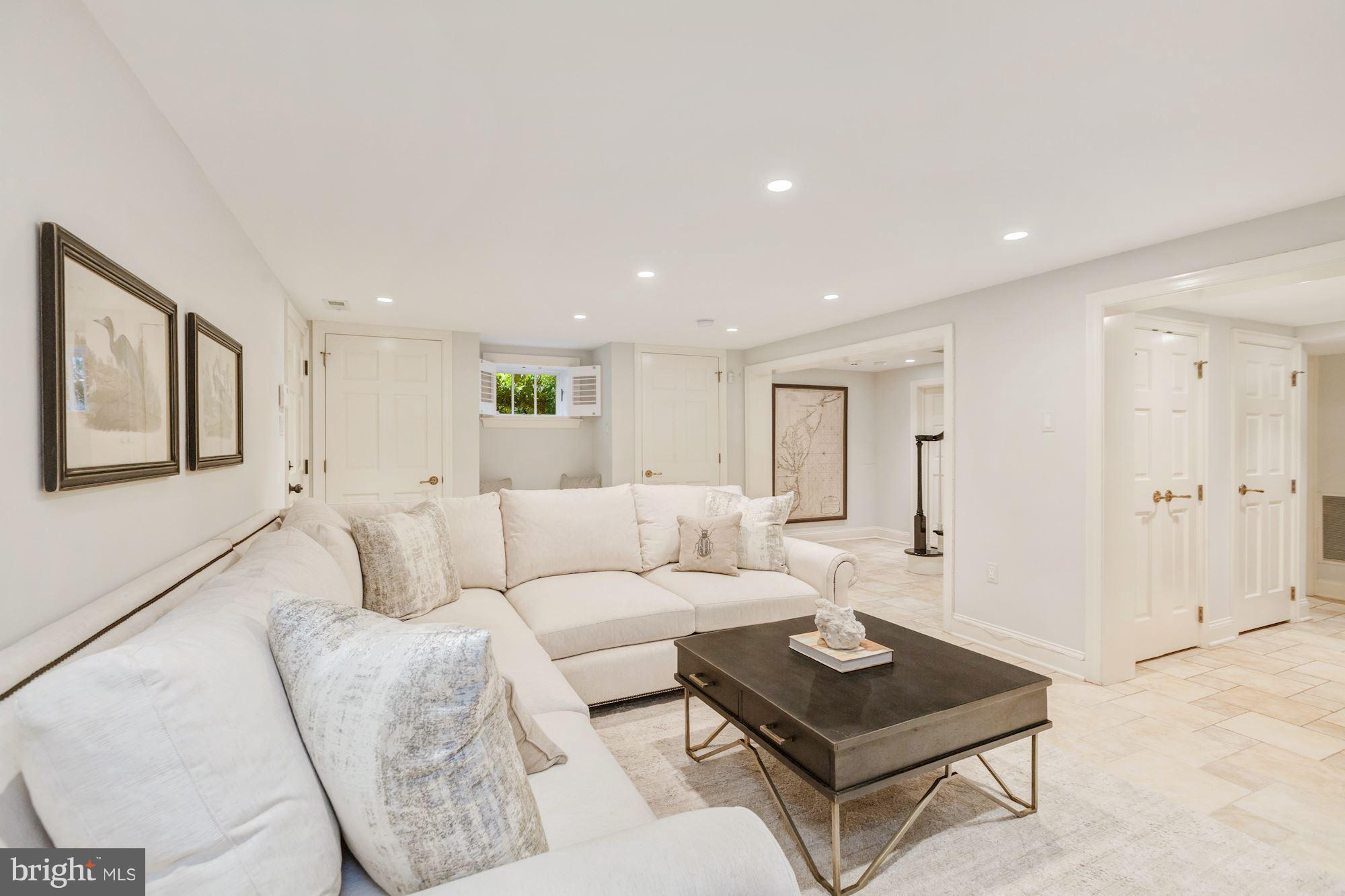 SPRING VALLEY - Residential