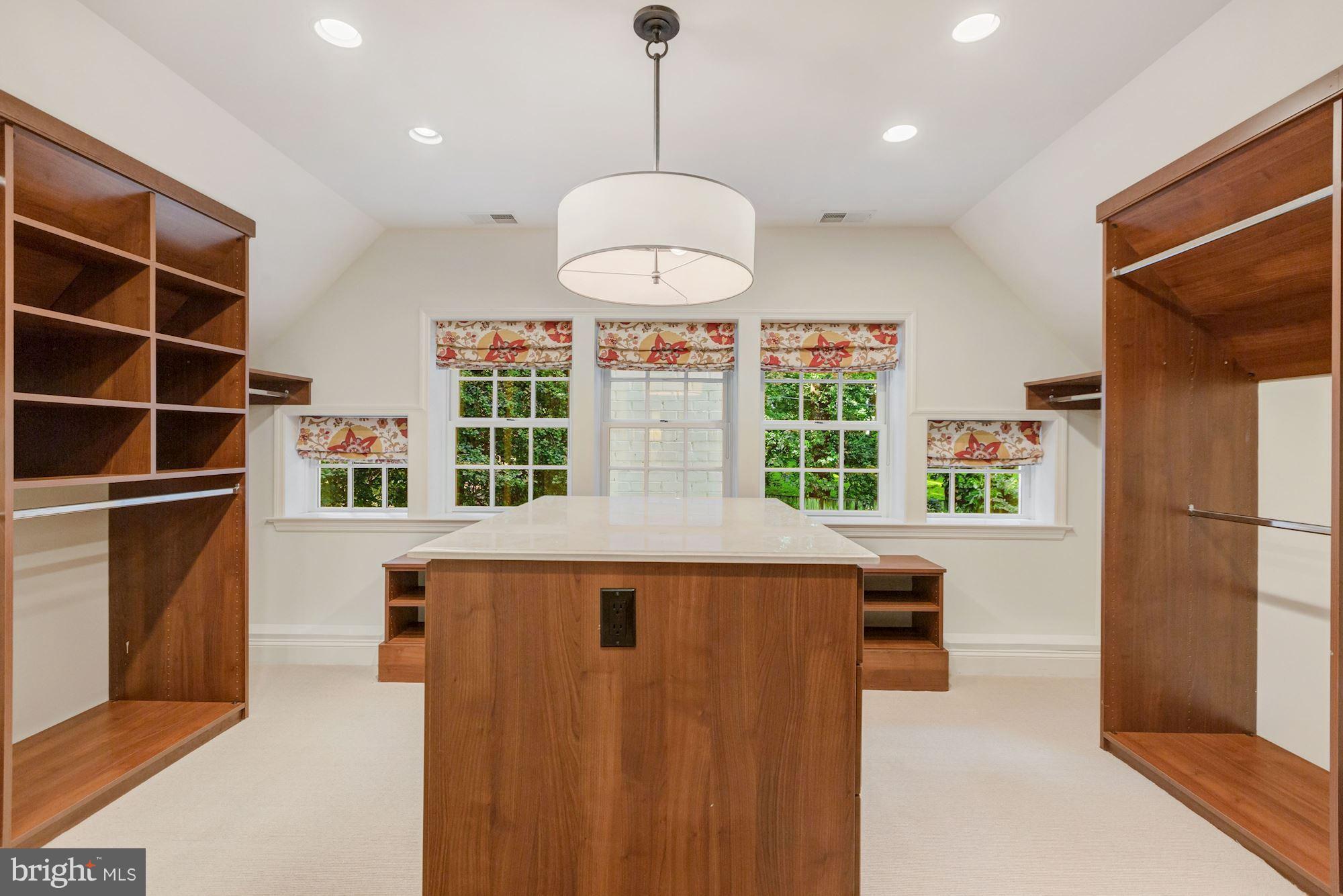 SPRING VALLEY - Residential