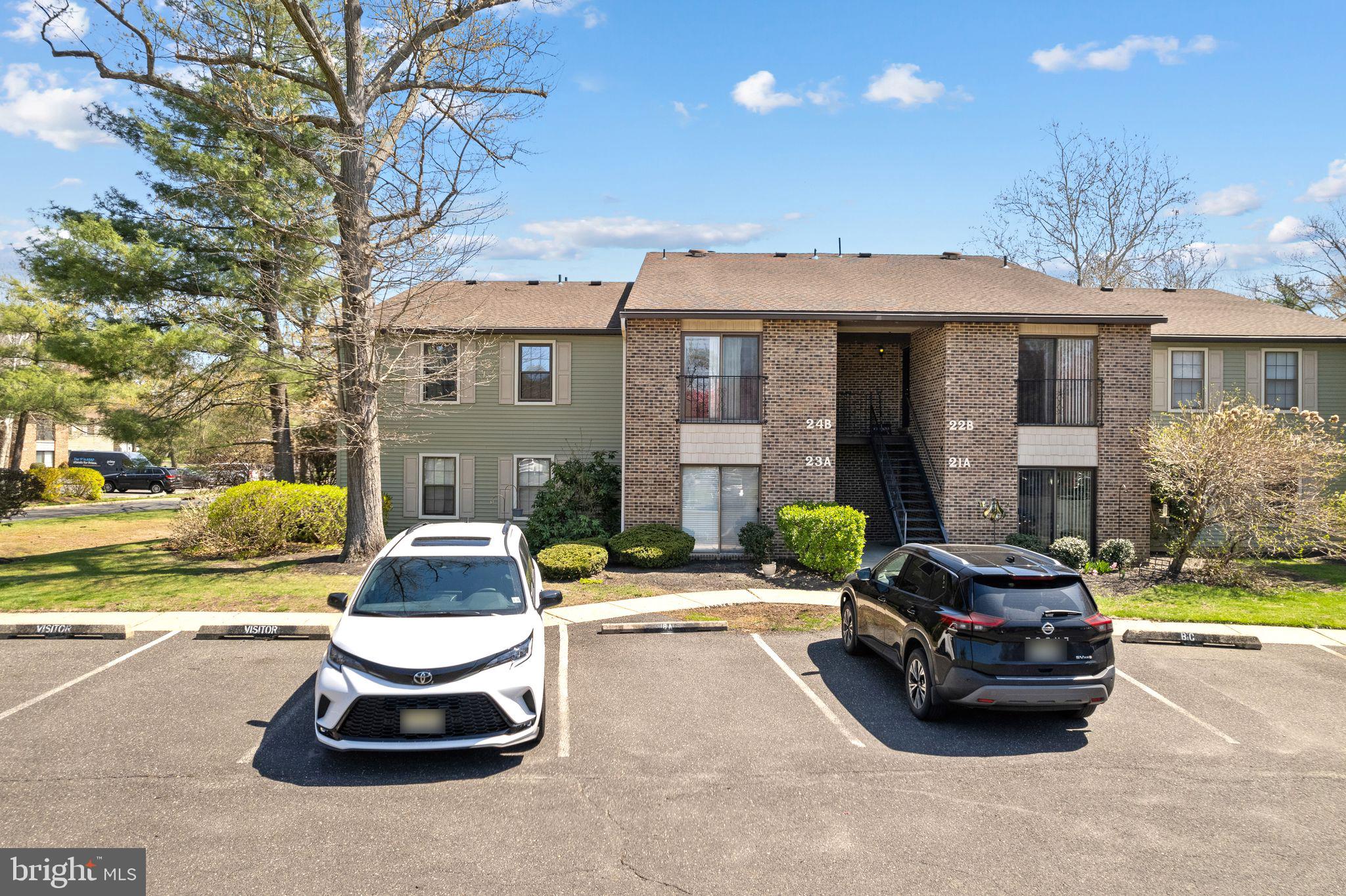 24 W BLUEBELL LANE B