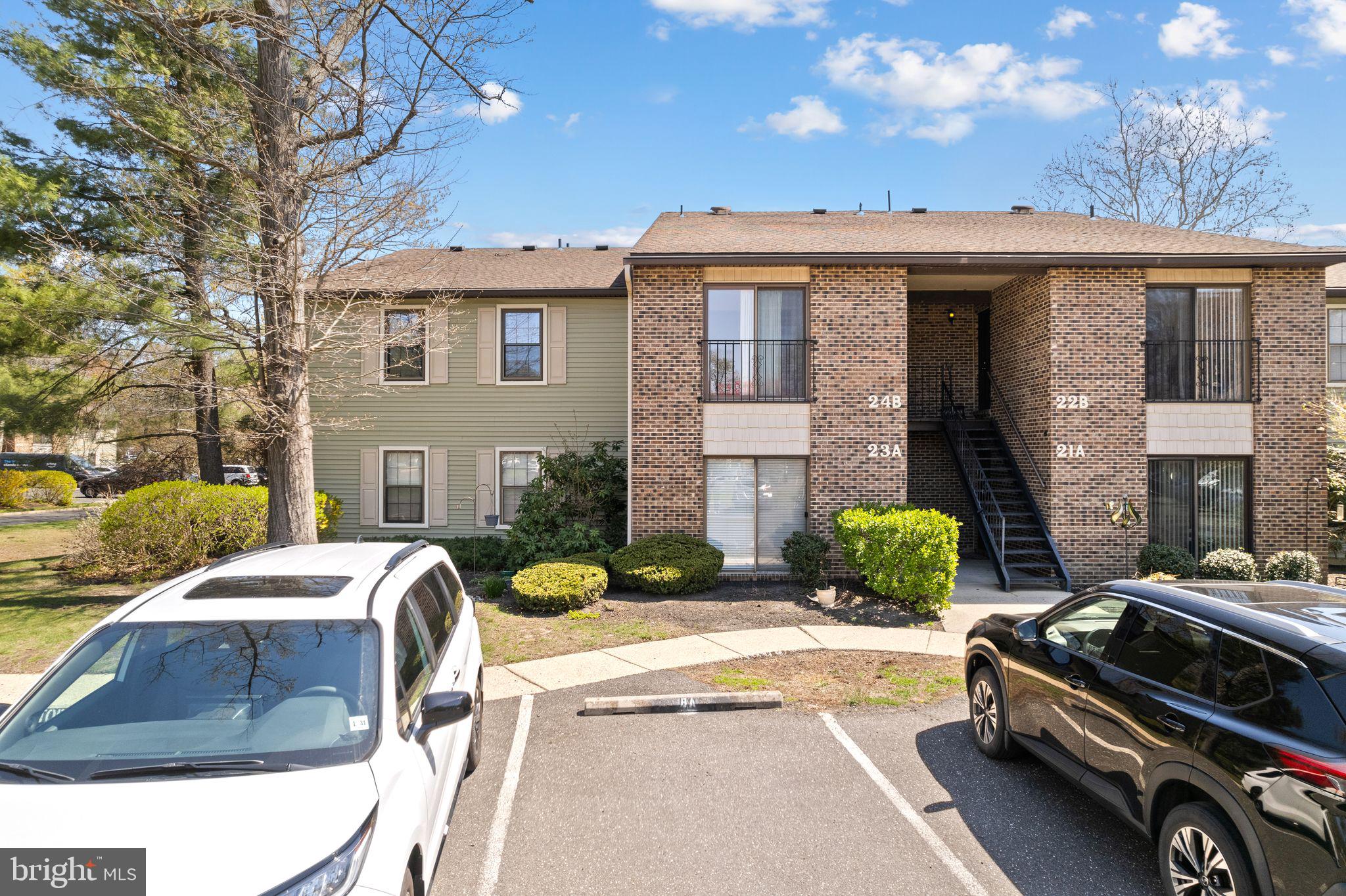 24 W BLUEBELL LANE B