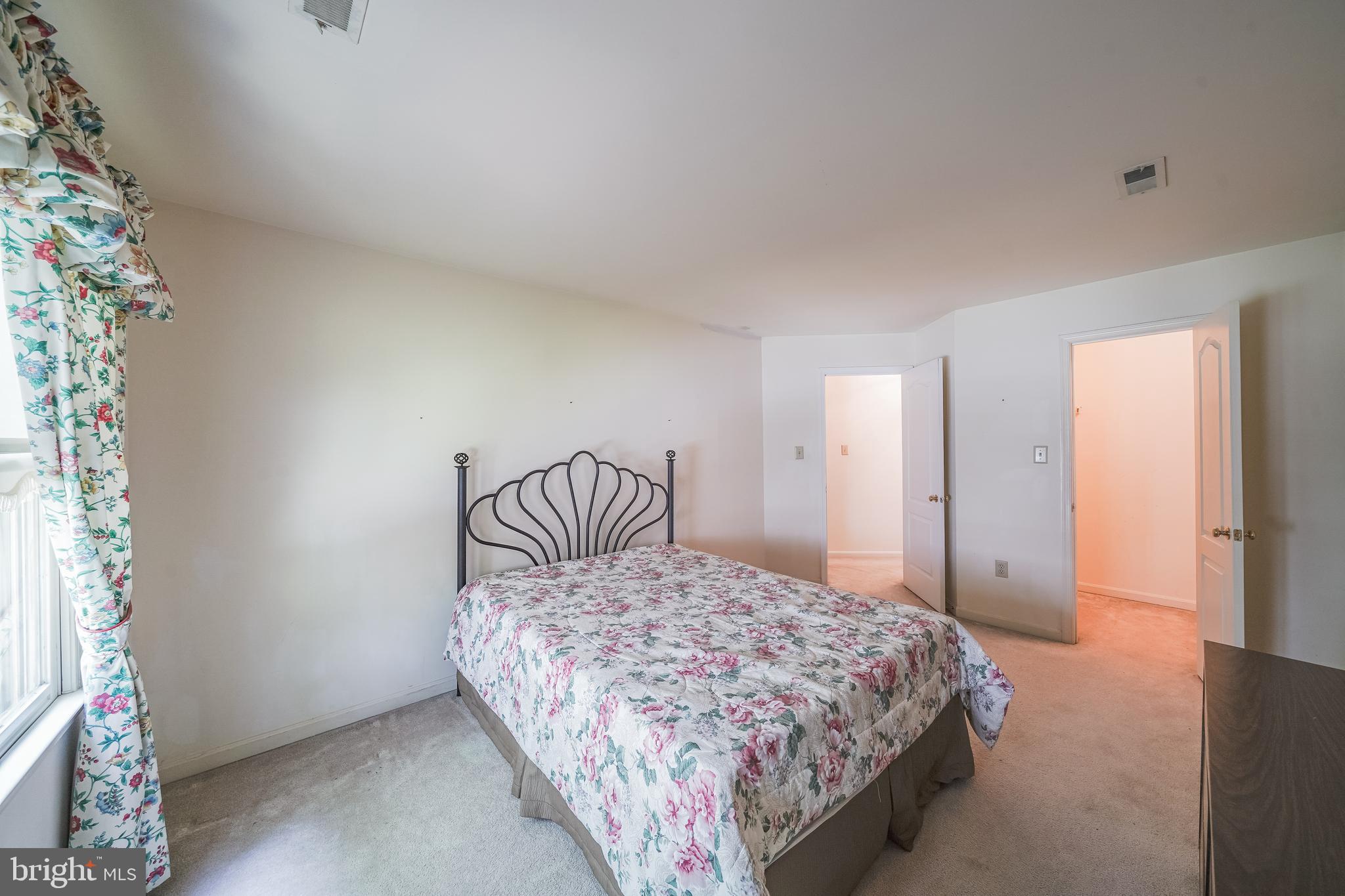 SHERWOOD FOREST MANOR - Residential