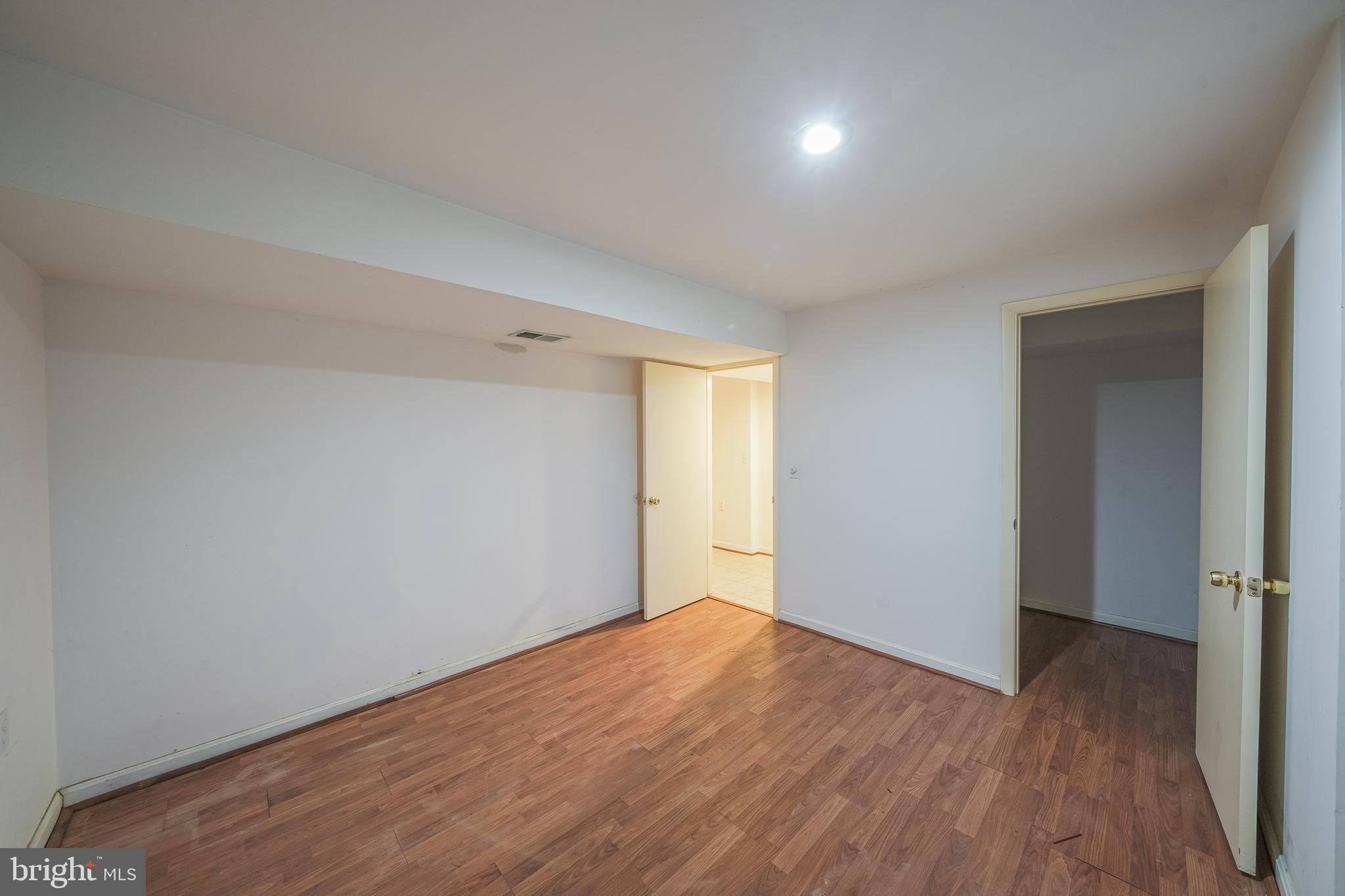 SHERWOOD FOREST MANOR - Residential