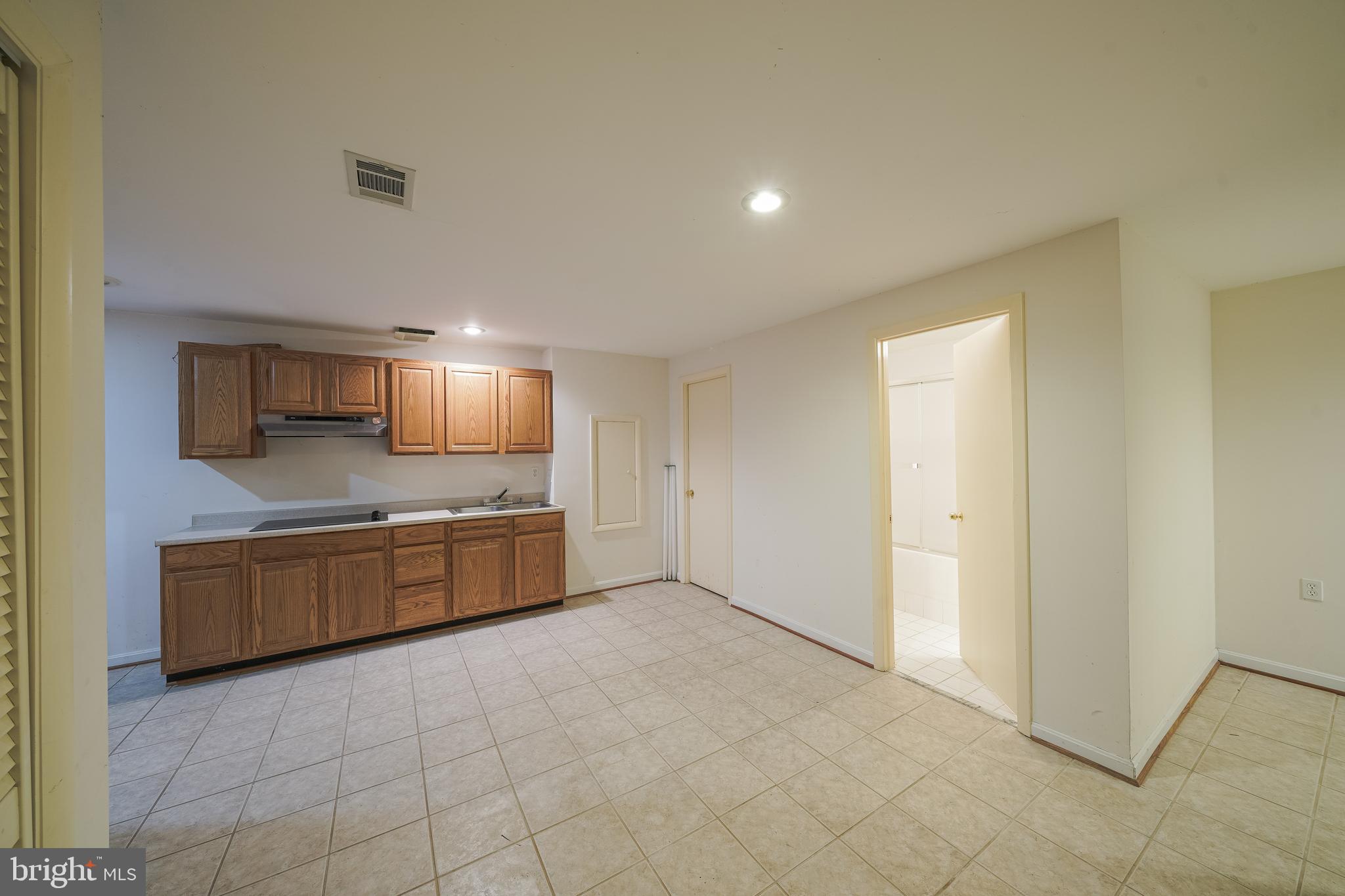 SHERWOOD FOREST MANOR - Residential