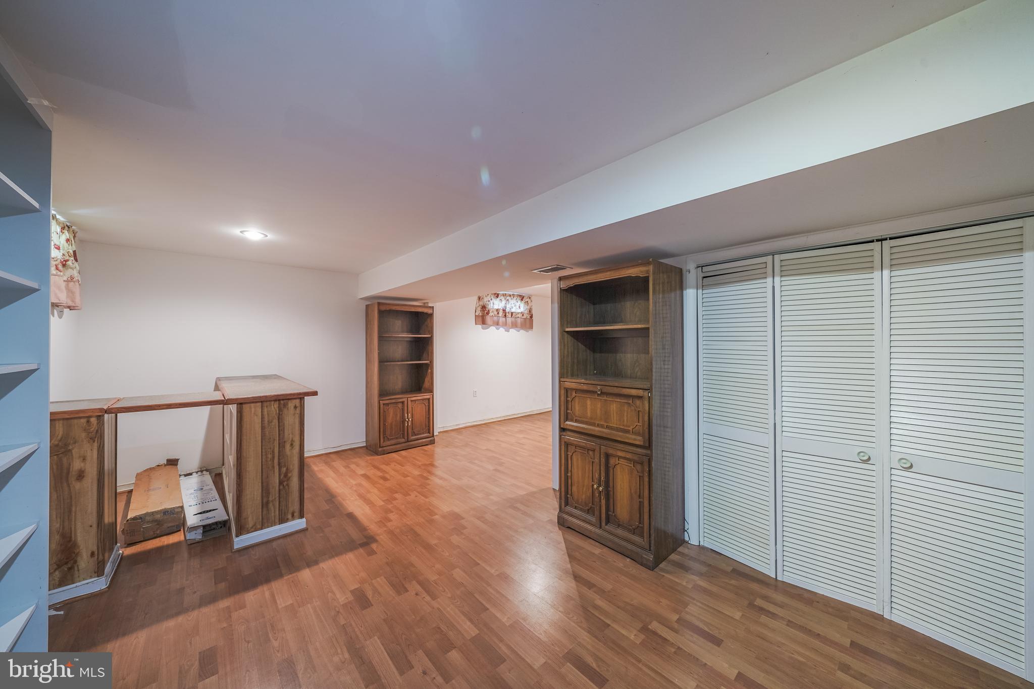 SHERWOOD FOREST MANOR - Residential